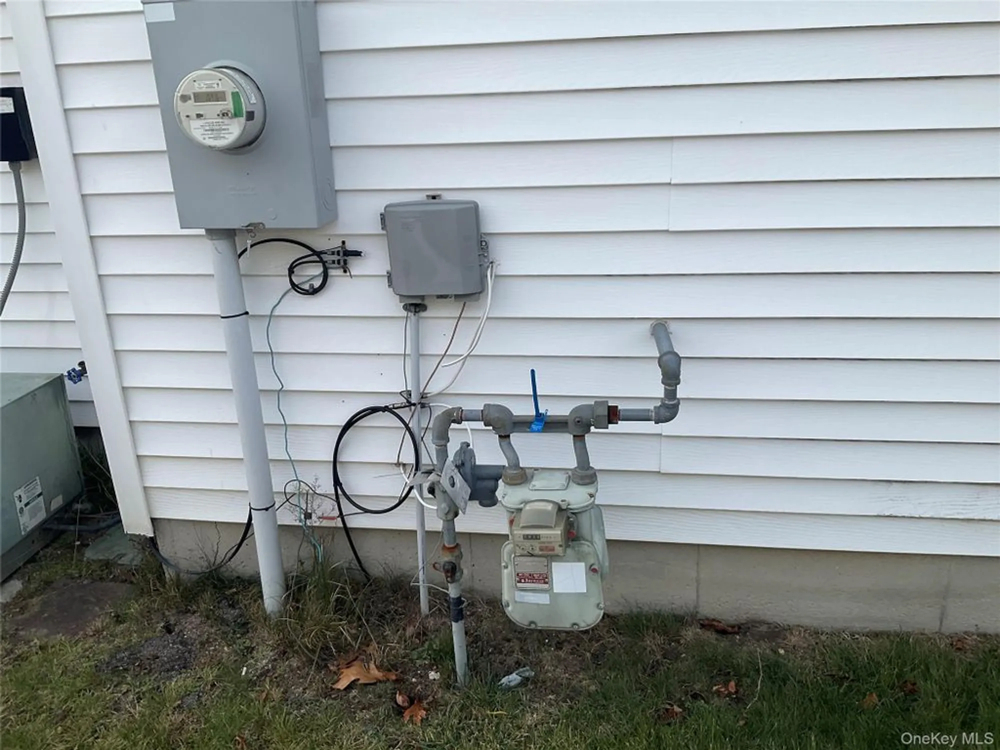 Property Slideshow image 22 of 24 | 409 village cir, Manorville, NY, 11949