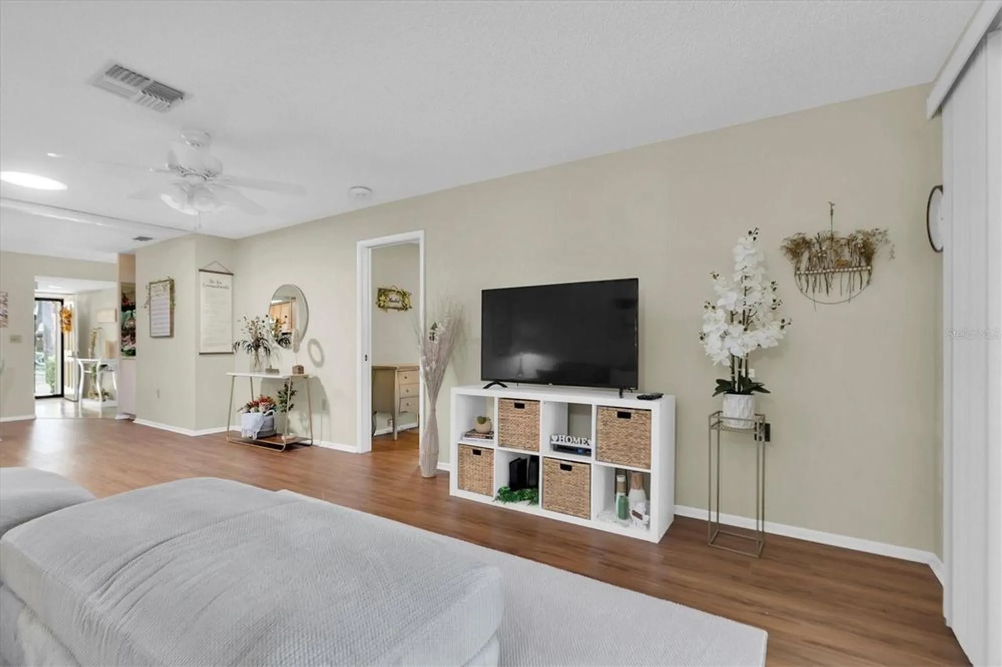 Property Slideshow image 6 of 38 | 11311 dollar lake dr apt 6, Port Richey, FL, 34668