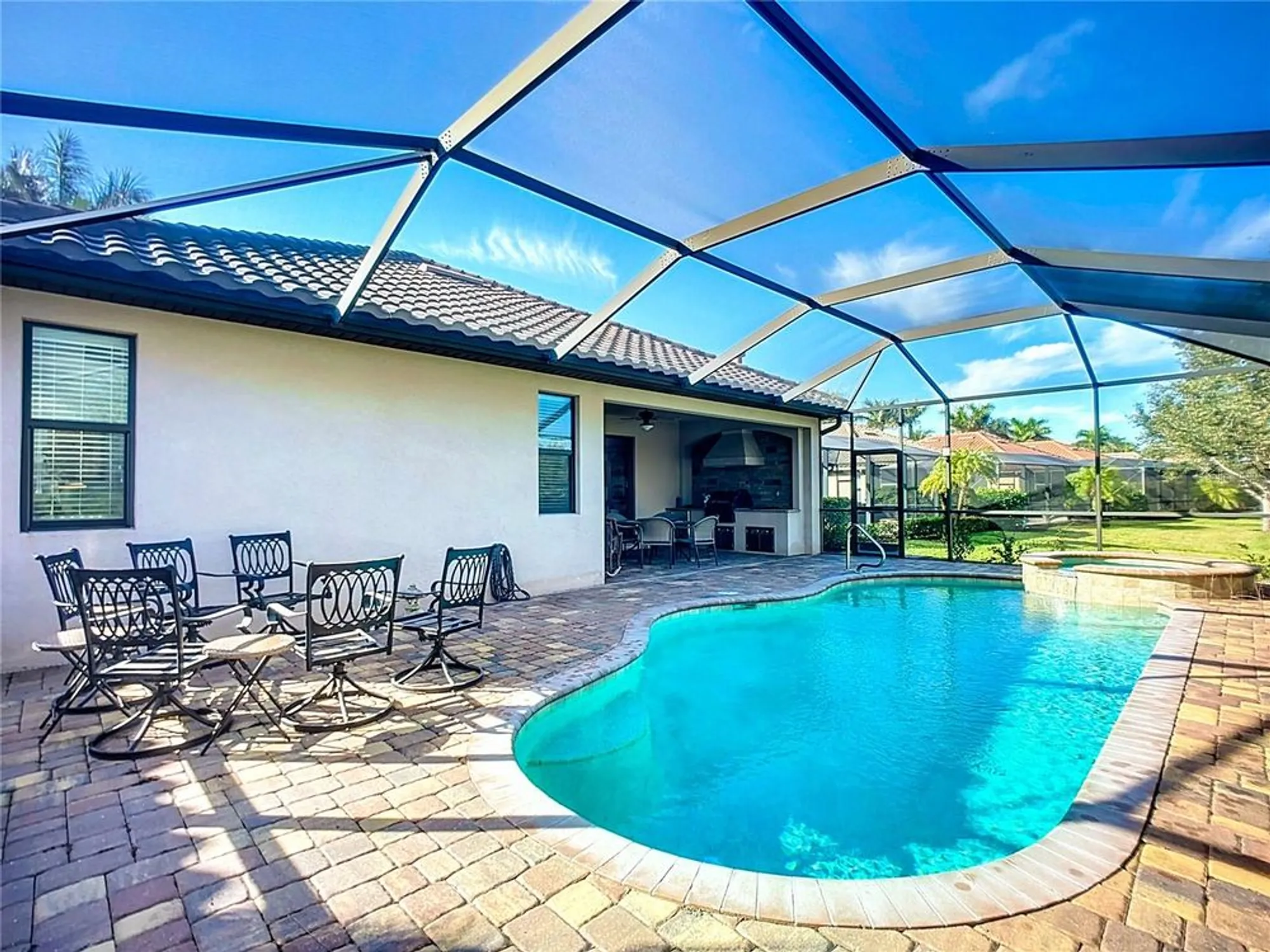 Property Slideshow image 41 of 61 | 2902 aviamar cir, Naples, FL, 34114