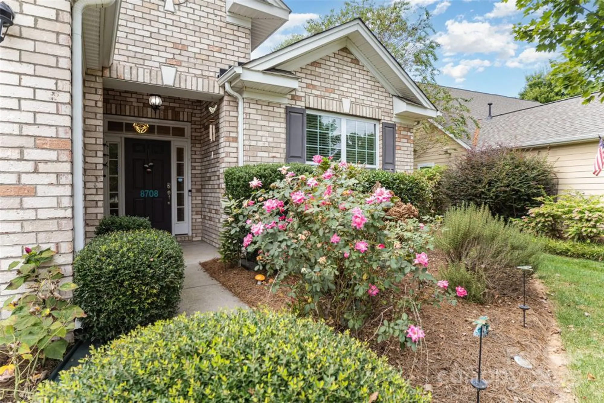 Property Slideshow image 4 of 36 | 8708 artesa mill ln, Charlotte, NC, 28214