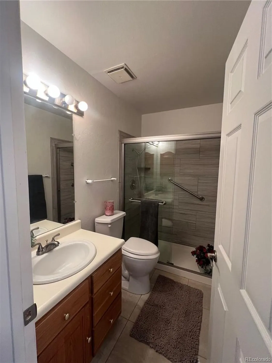 Property Slideshow image 13 of 25 | 2808 s heather gardens way b, Aurora, CO, 80014