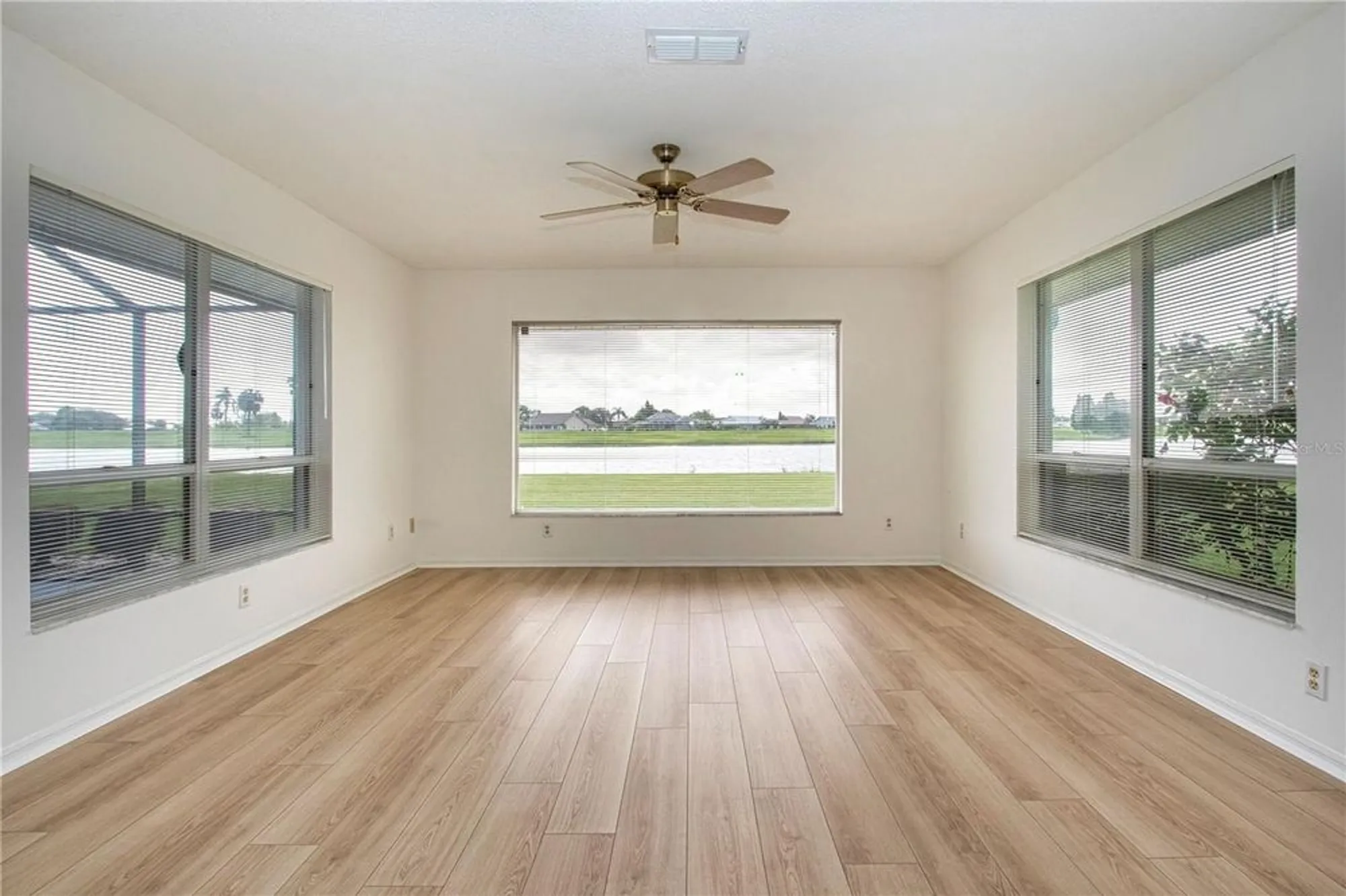 Property Slideshow image 17 of 60 | 2016 new bedford dr, Sun City Center, FL, 33573