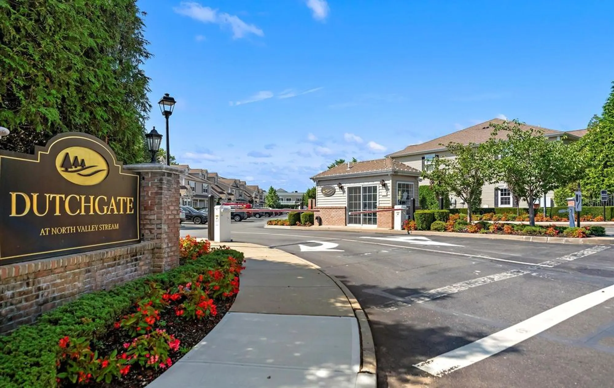 Property Slideshow image 1 of 20 | 1002 willow ln, Valley Stream, NY, 11580