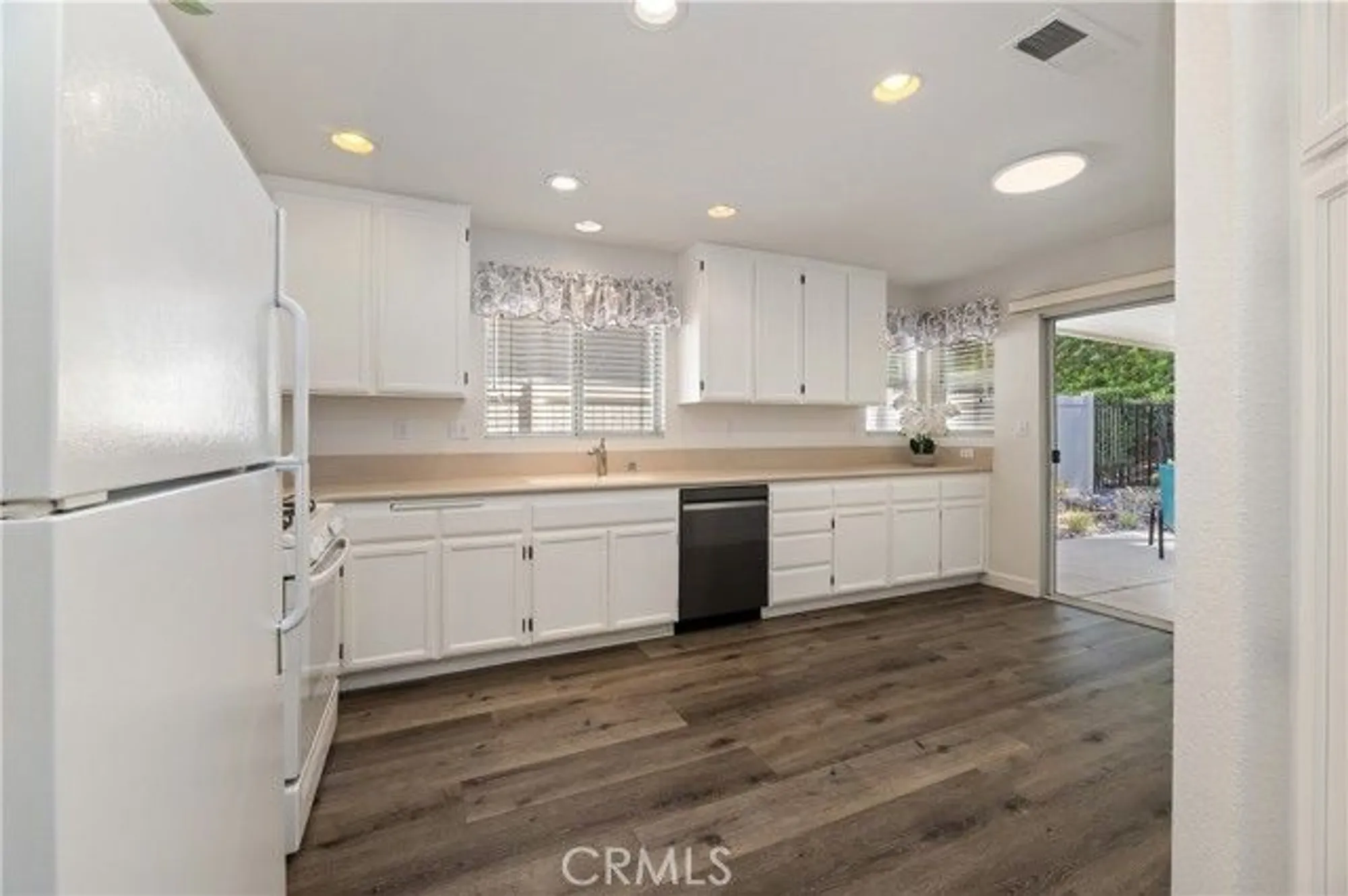 Property Slideshow image 14 of 61 | 40725 corte albara, Murrieta, CA, 92562