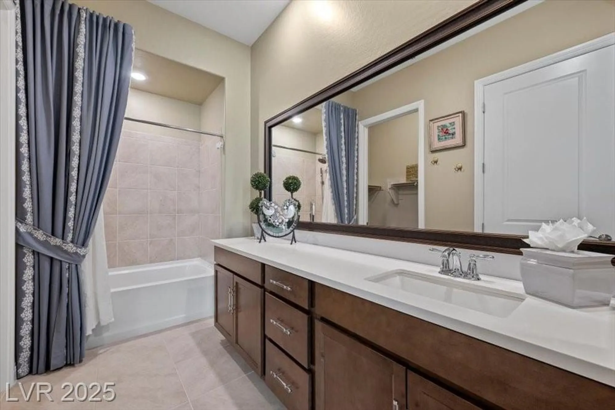 Property Slideshow image 26 of 69 | 44 stone yucca ct, Henderson, NV, 89011