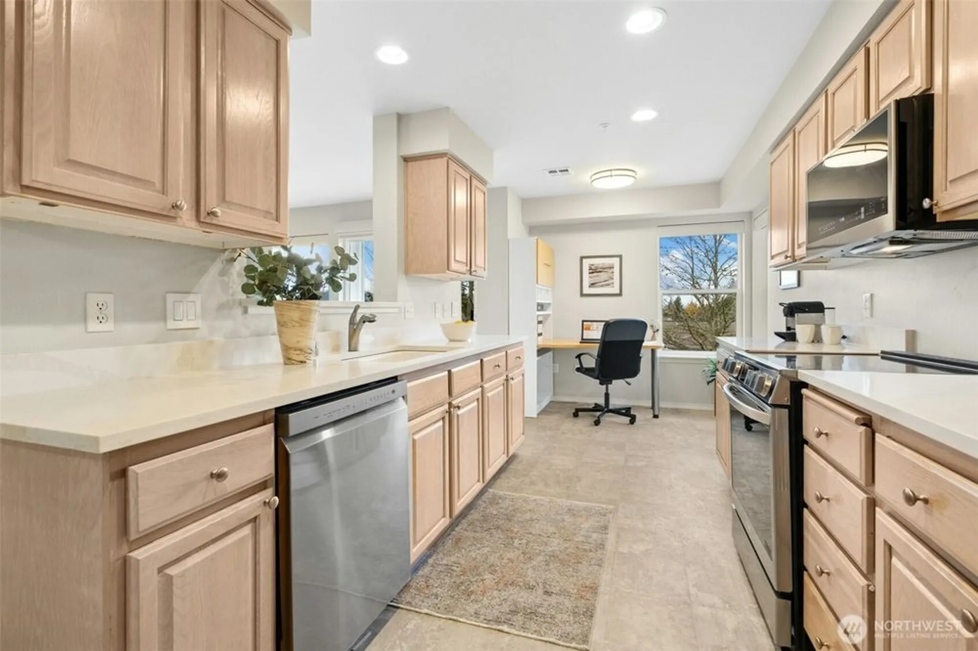 Property Slideshow image 6 of 31 | 22535 se highland cir 206, Issaquah, WA, 98029