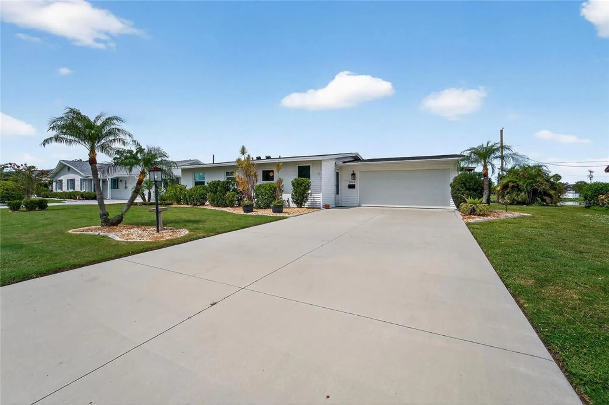 Property Slideshow image 2 of 68 | 1012 augusta dr, Sun City Center, FL, 33573