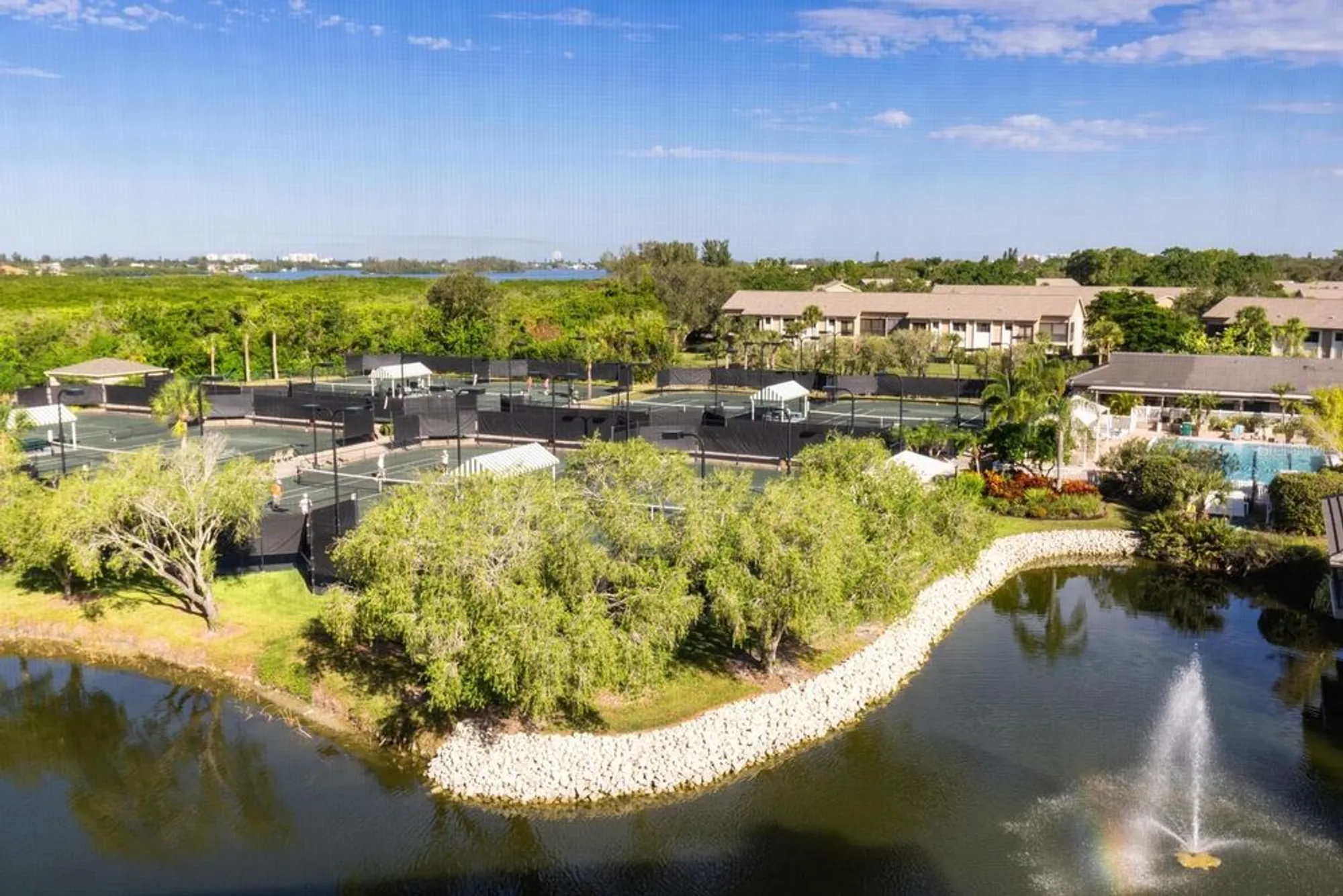 Property Slideshow image 34 of 52 | 5400 eagles point cir apt 405, Sarasota, FL, 34231