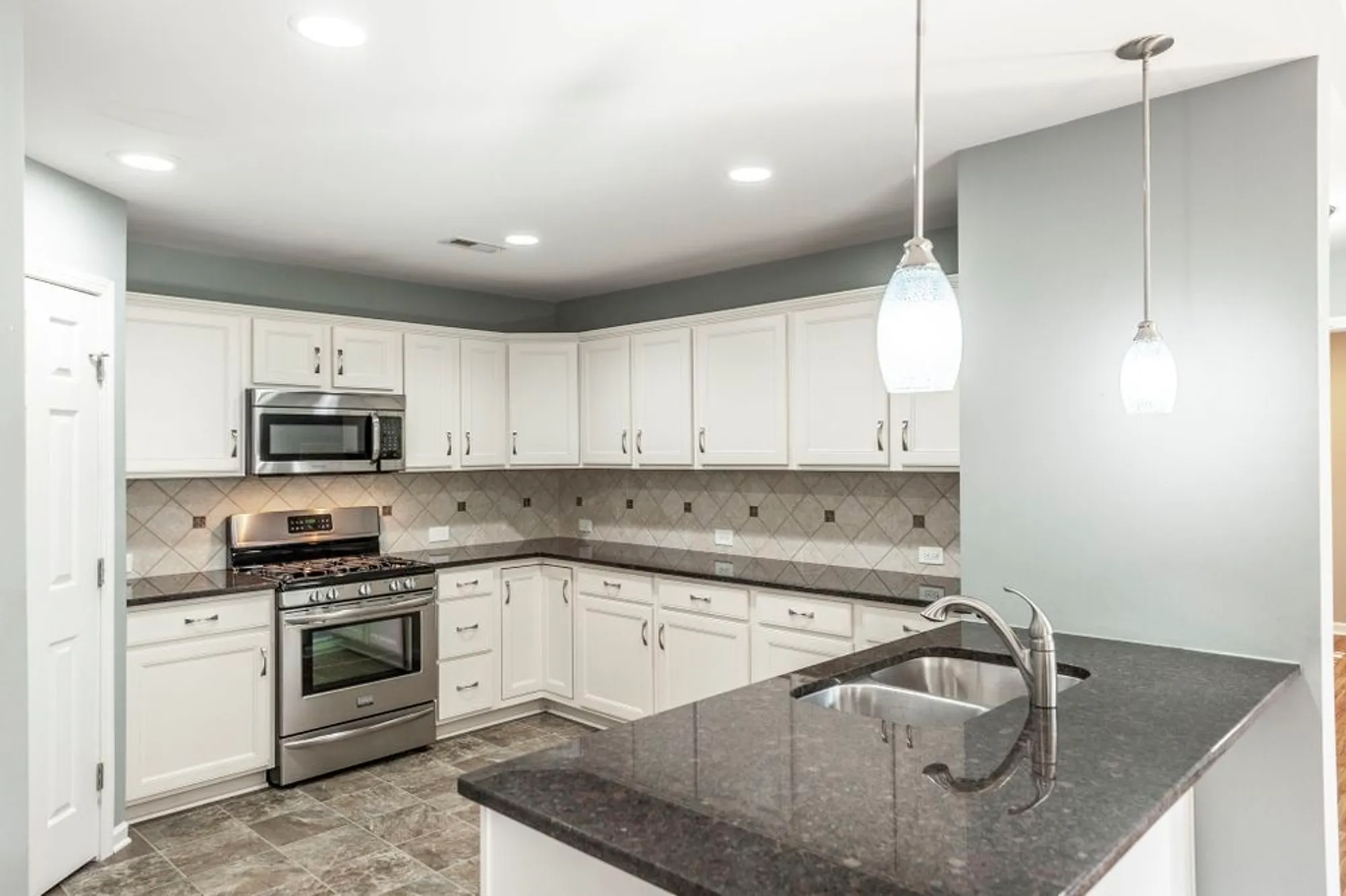 Property Slideshow image 13 of 35 | 395 devon chase hl unit 3001, Gallatin, TN, 37066