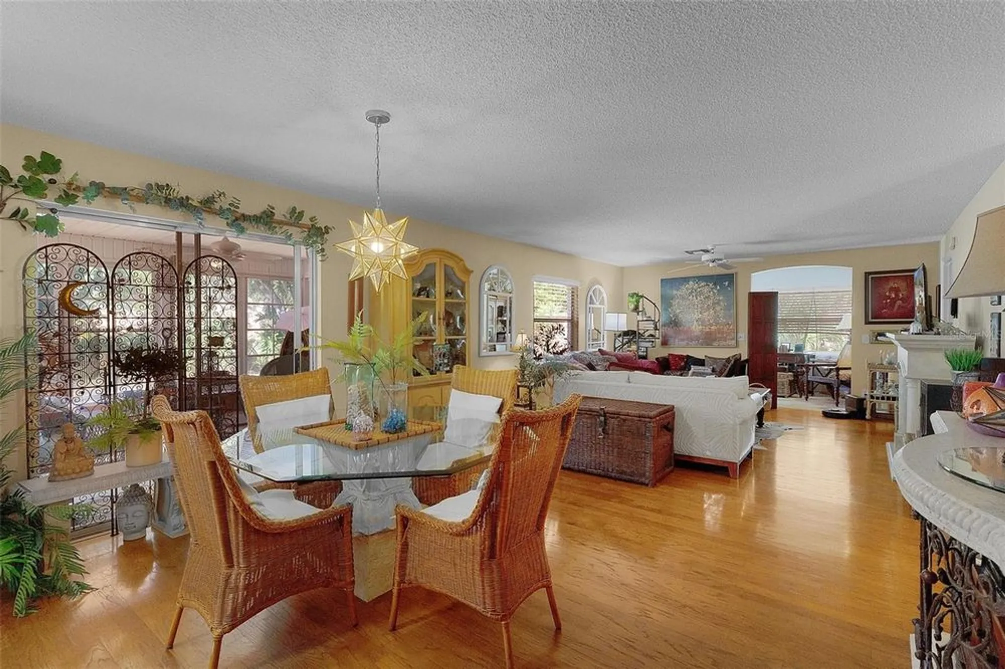 Property Slideshow image 8 of 53 | 1025 avalon ave, Lady Lake, FL, 32159