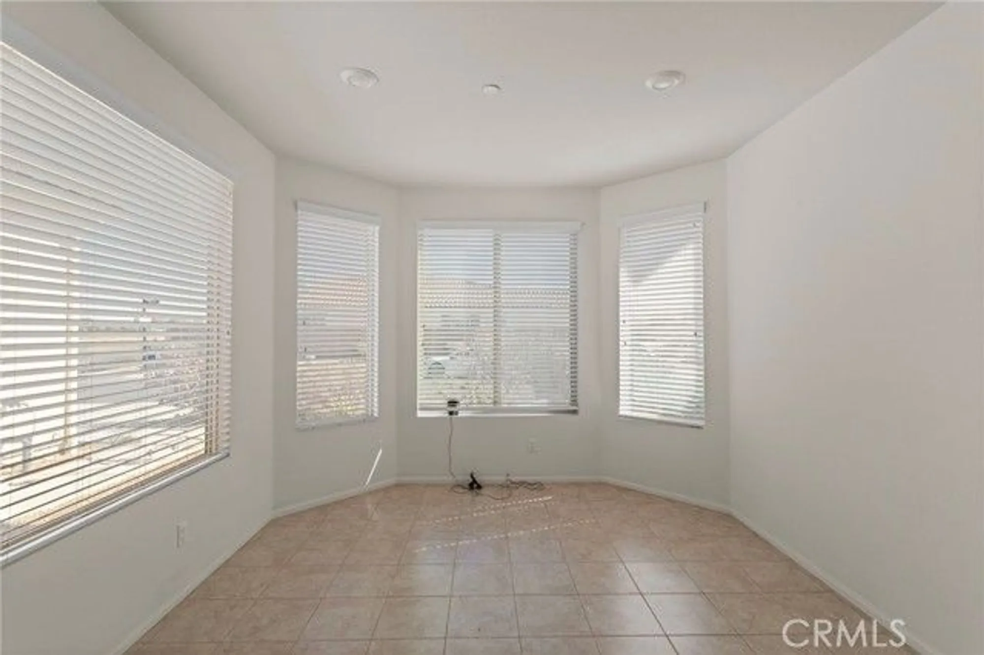 Property Slideshow image 9 of 27 | 19156 doral st, Apple Valley, CA, 92308