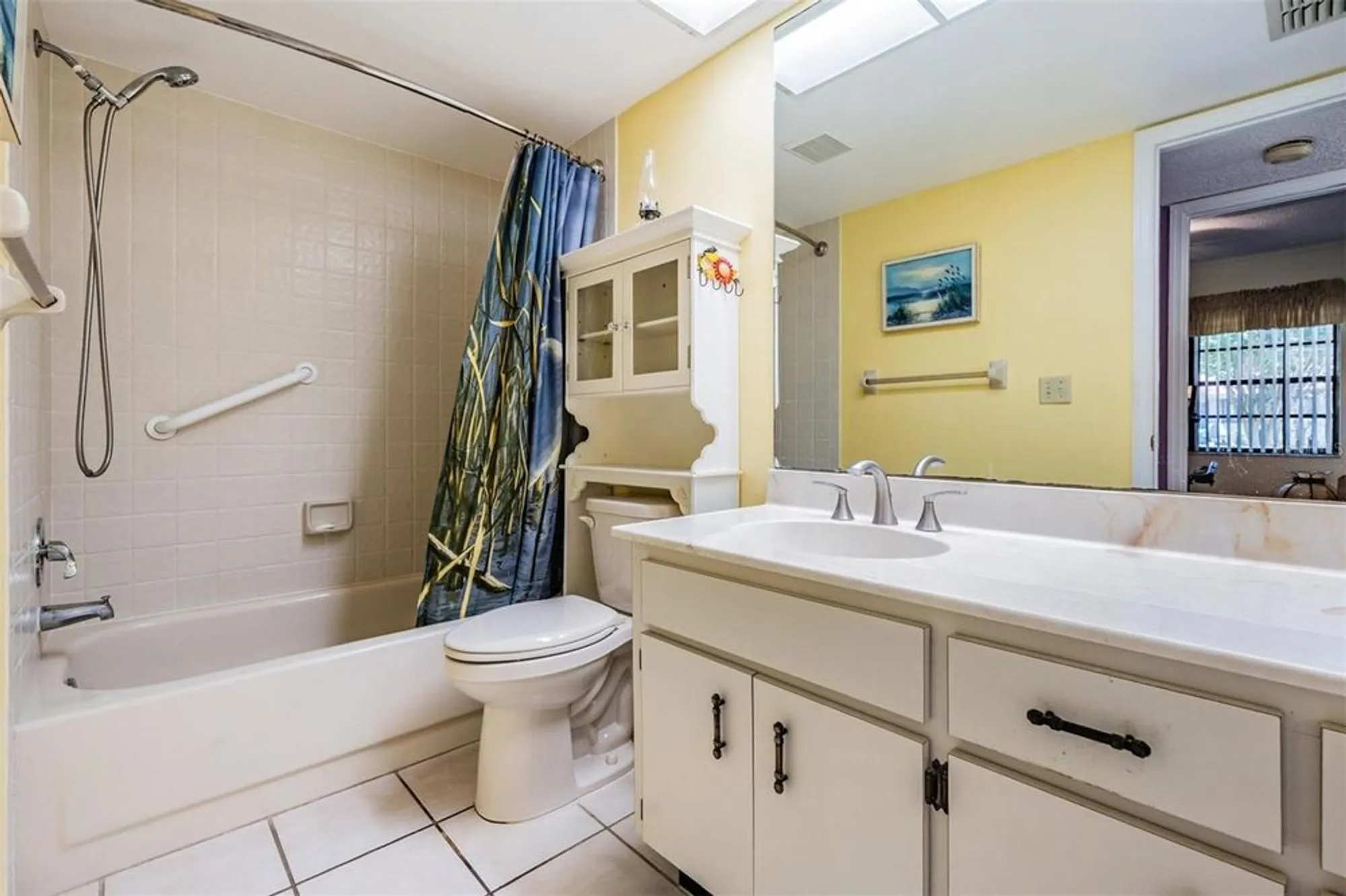 Property Slideshow image 24 of 35 | 2020 lakeview dr 102, Clearwater, FL, 33763
