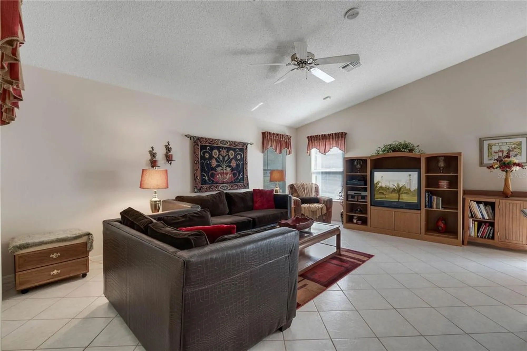 Property Slideshow image 19 of 59 | 25274 lost oak cir, Leesburg, FL, 34748
