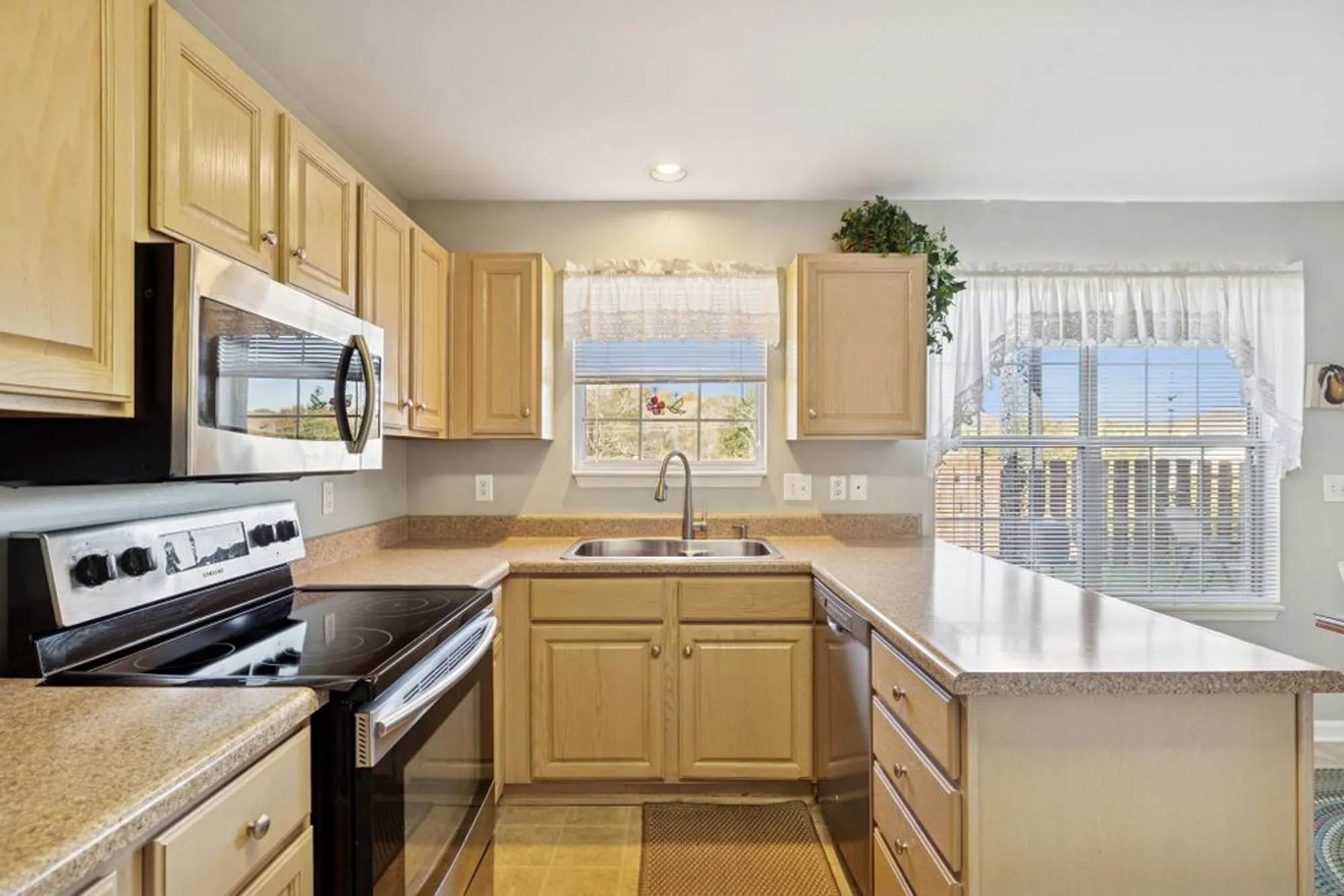 Property Slideshow image 16 of 49 | 117 newsom grn, Nashville, TN, 37221