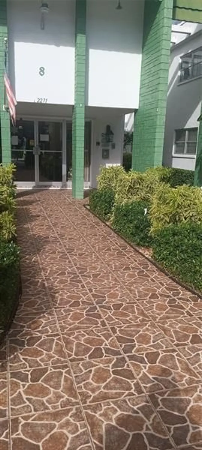 Property Slideshow image 2 of 8 | 2271 nw 48th ter 207, Lauderhill, FL, 33313