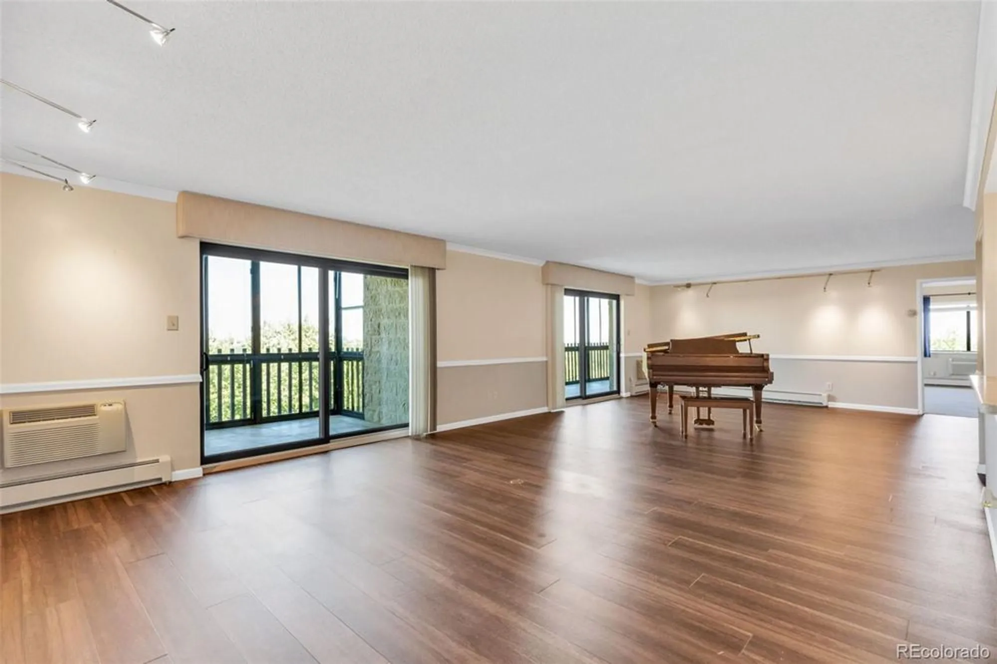 Property Slideshow image 3 of 50 | 14390 e marina dr apt 606, Aurora, CO, 80014