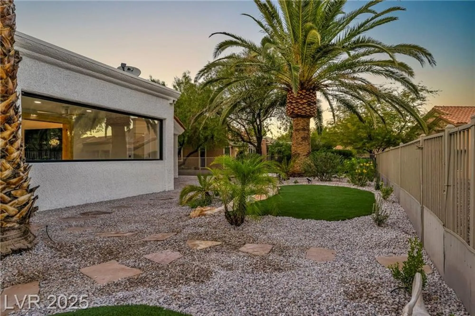 Property Slideshow image 54 of 70 | 2920 crown ridge dr, Las Vegas, NV, 89134