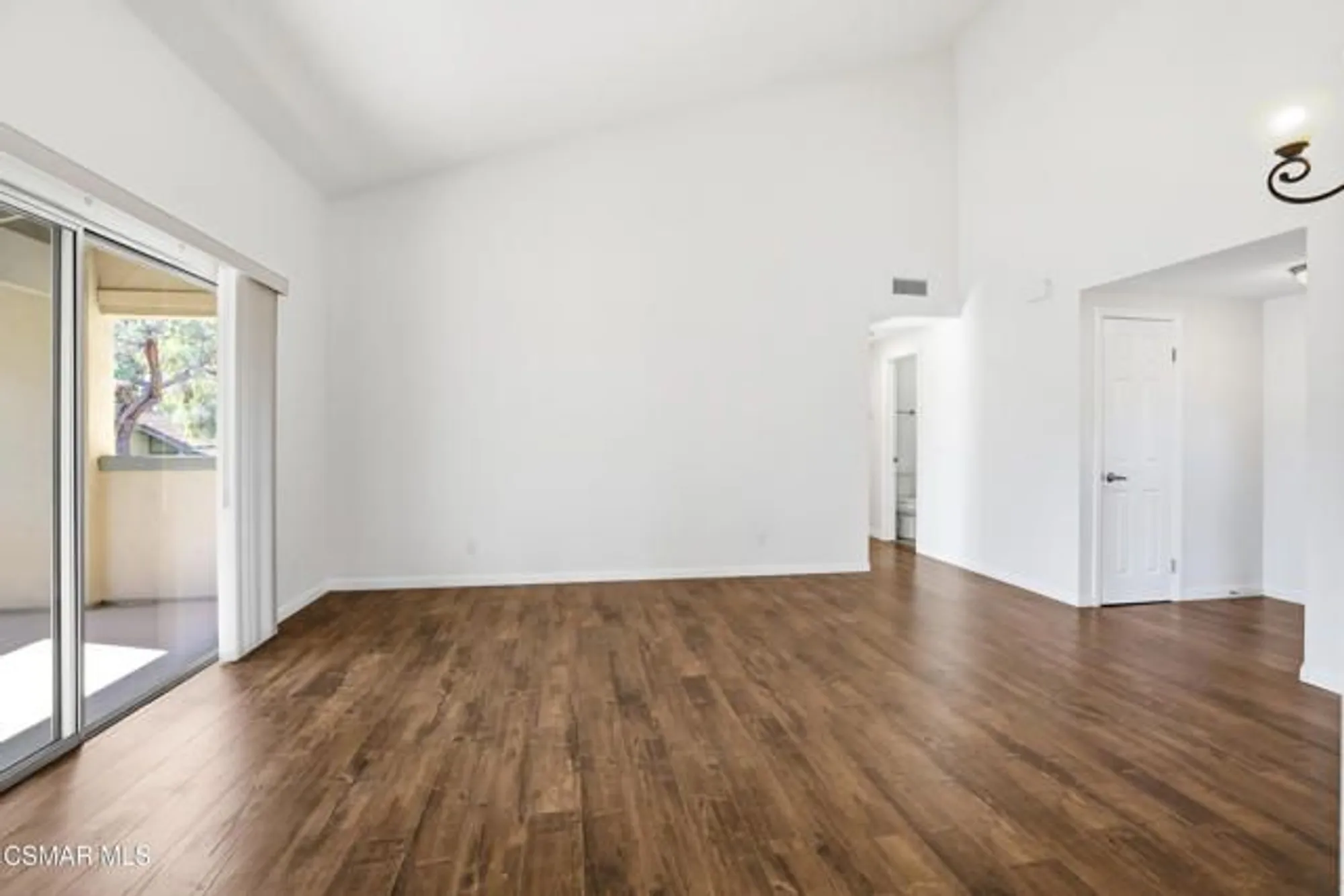 Property Slideshow image 13 of 30 | 245 oakleaf dr apt 205, Thousand Oaks, CA, 91360