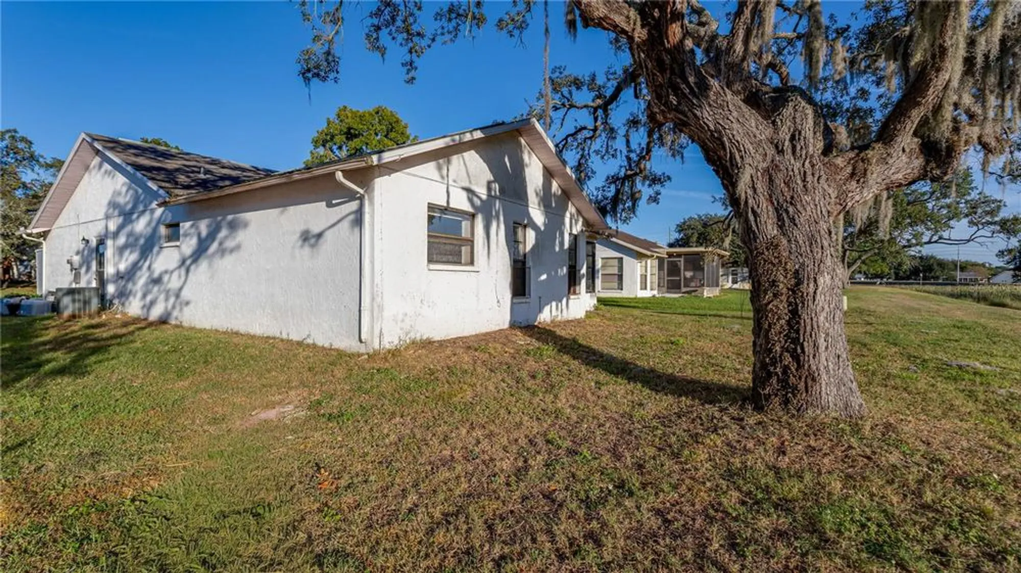 Property Slideshow image 4 of 39 | 10733 fallen leaf ln, Port Richey, FL, 34668