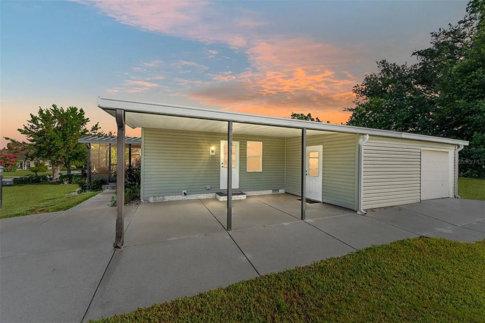 Property Slideshow image 2 of 67 | 1607 doral cir, Lady Lake, FL, 32159