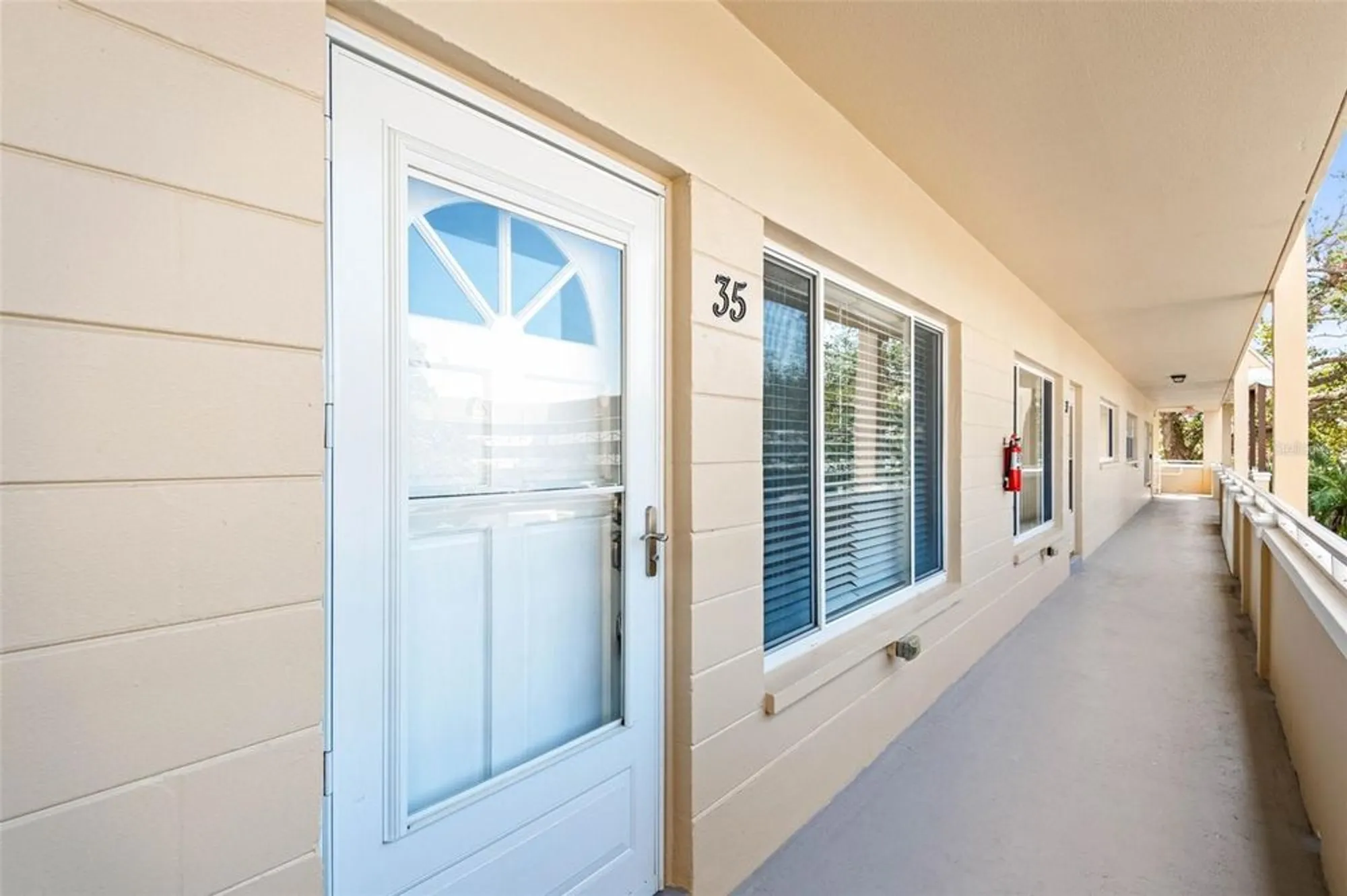 Property Slideshow image 2 of 32 | 2041 australia way 35, Clearwater, FL, 33763