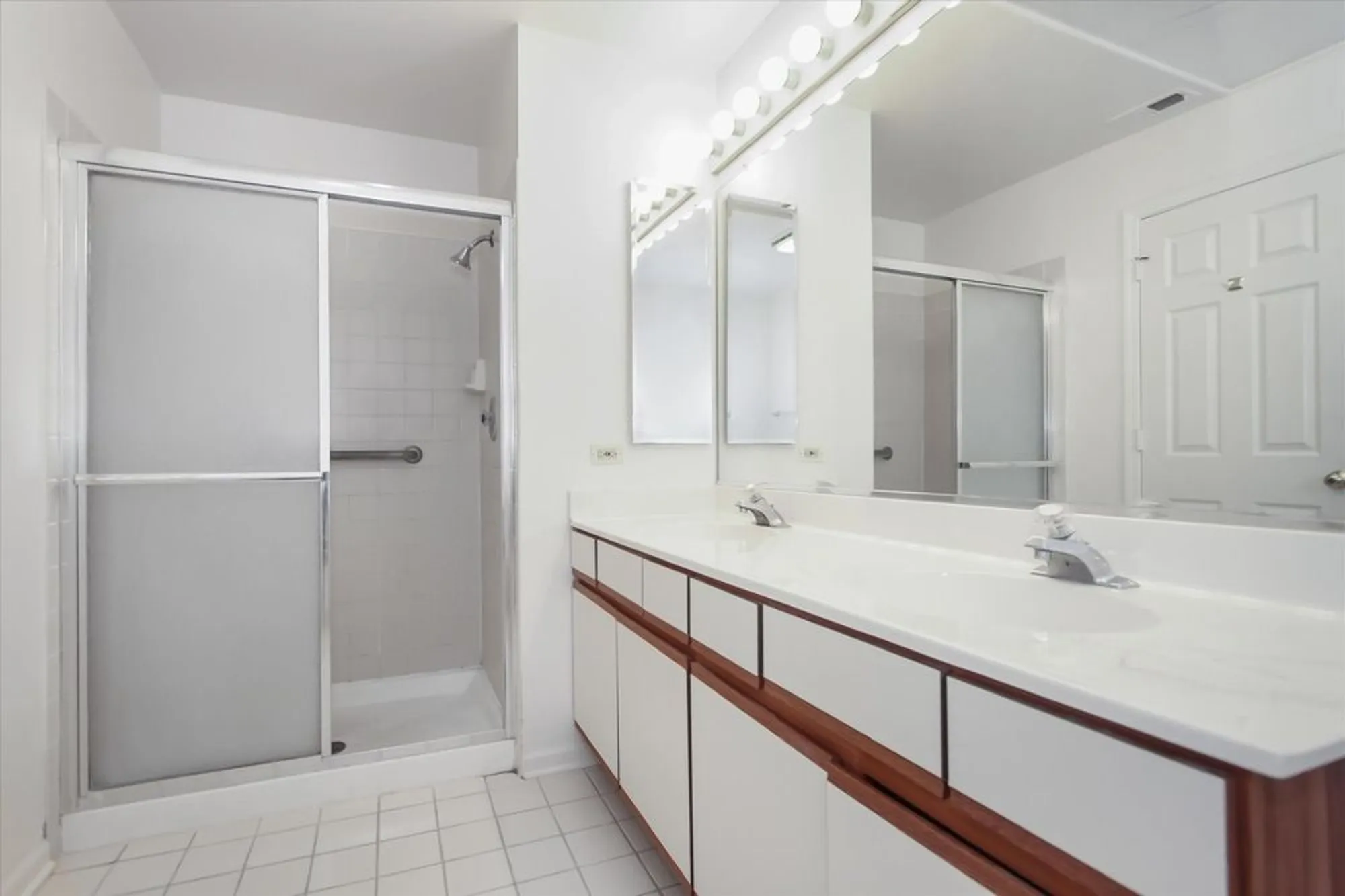 Property Slideshow image 19 of 32 | 928 longmeadow ct # 1016, Lake Barrington, IL, 60010