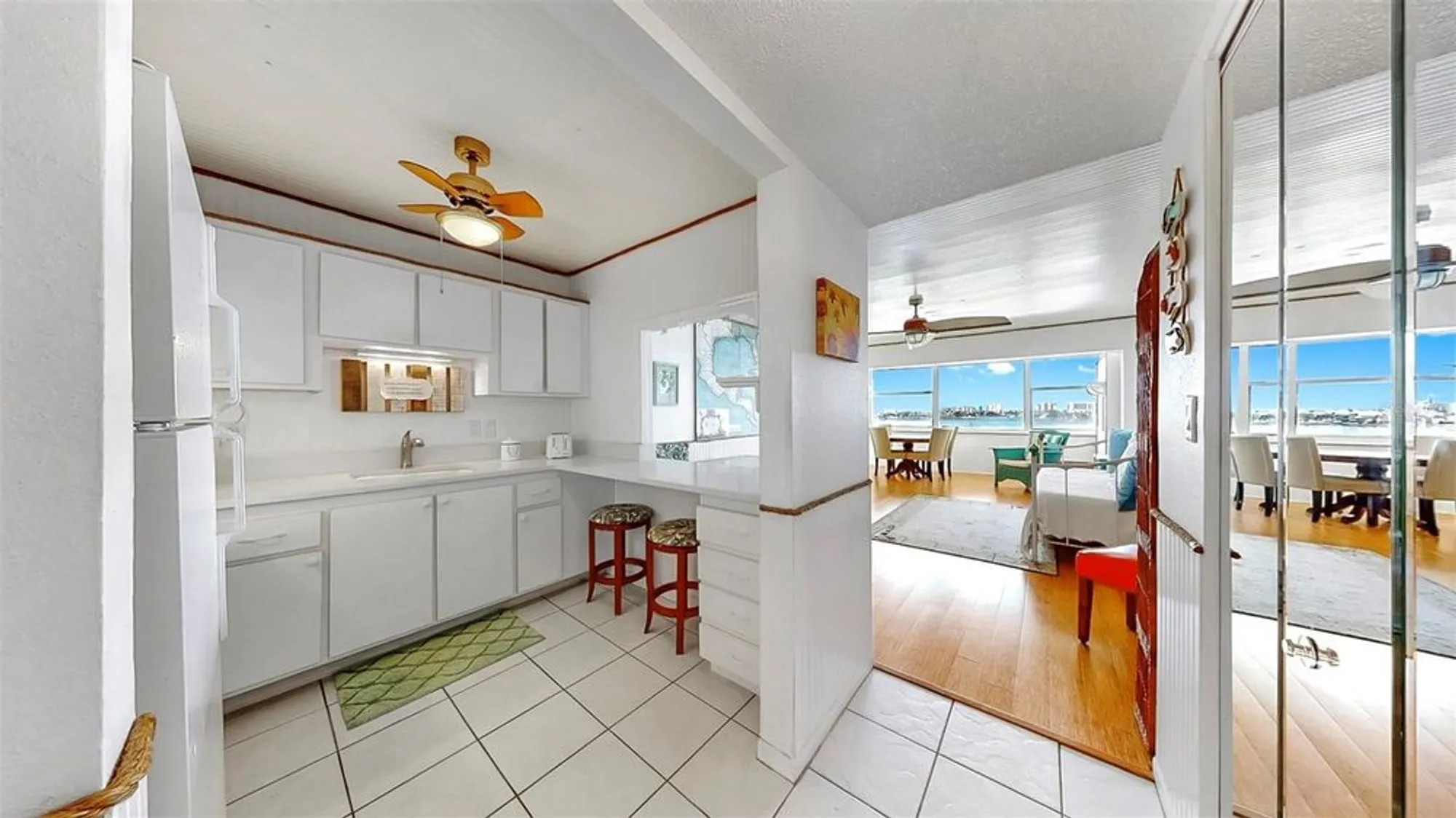 Property Slideshow image 8 of 46 | 4550 cove cir apt 605, Saint Petersburg, FL, 33708