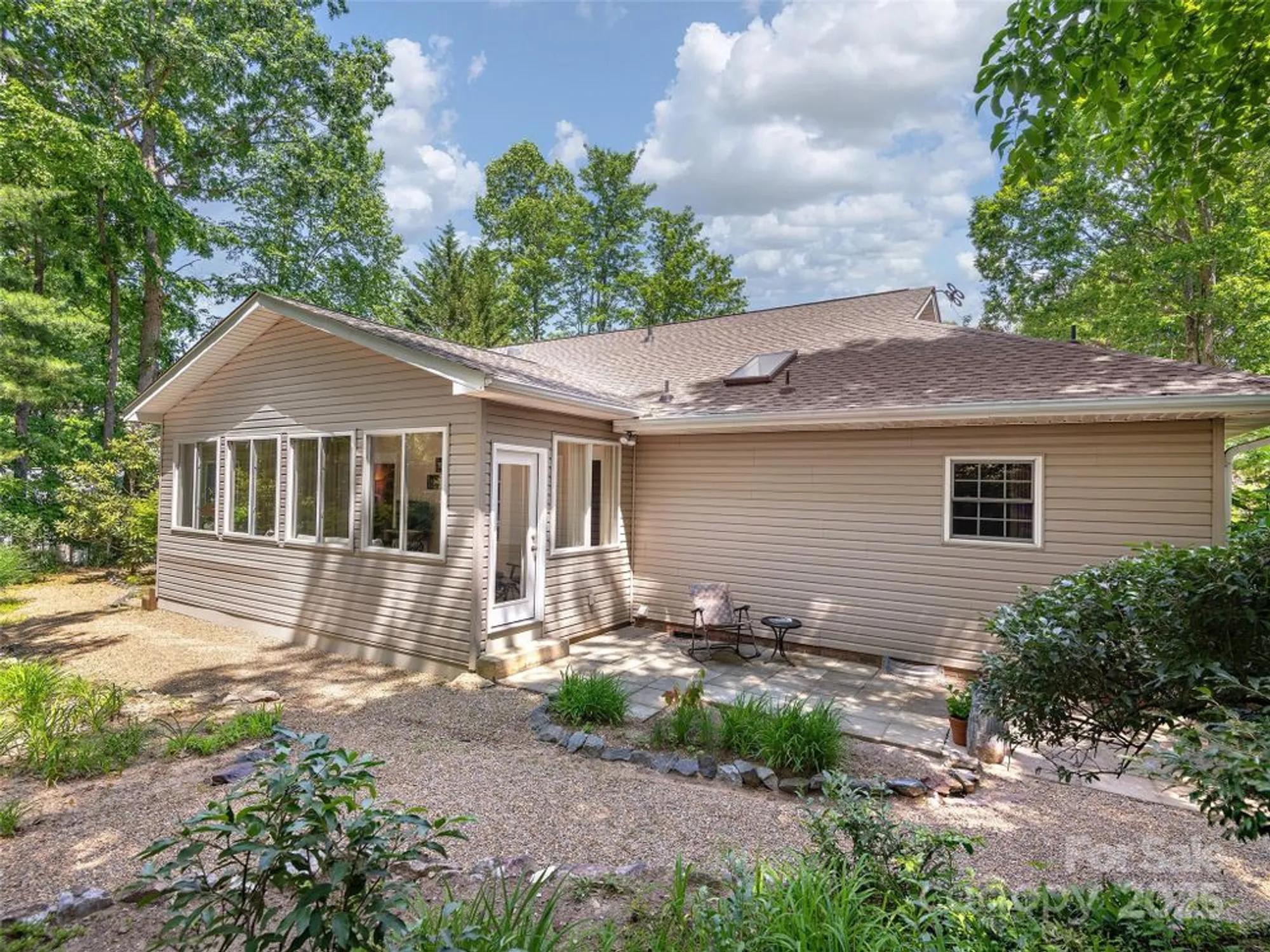 Property Slideshow image 24 of 37 | 306 croydon dr, Hendersonville, NC, 28791