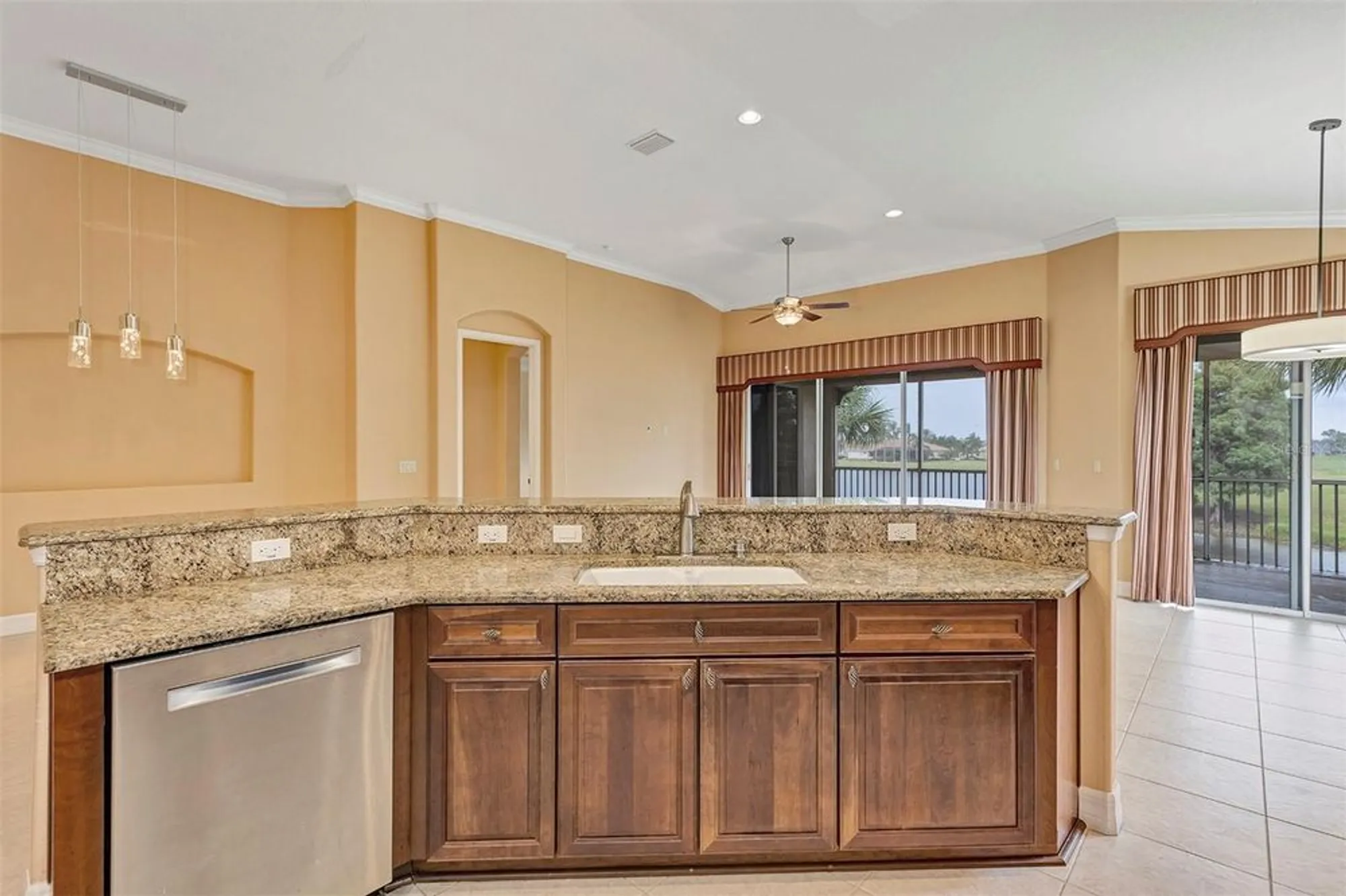 Property Slideshow image 22 of 48 | 1420 emerald dunes dr # 7, Sun City Center, FL, 33573