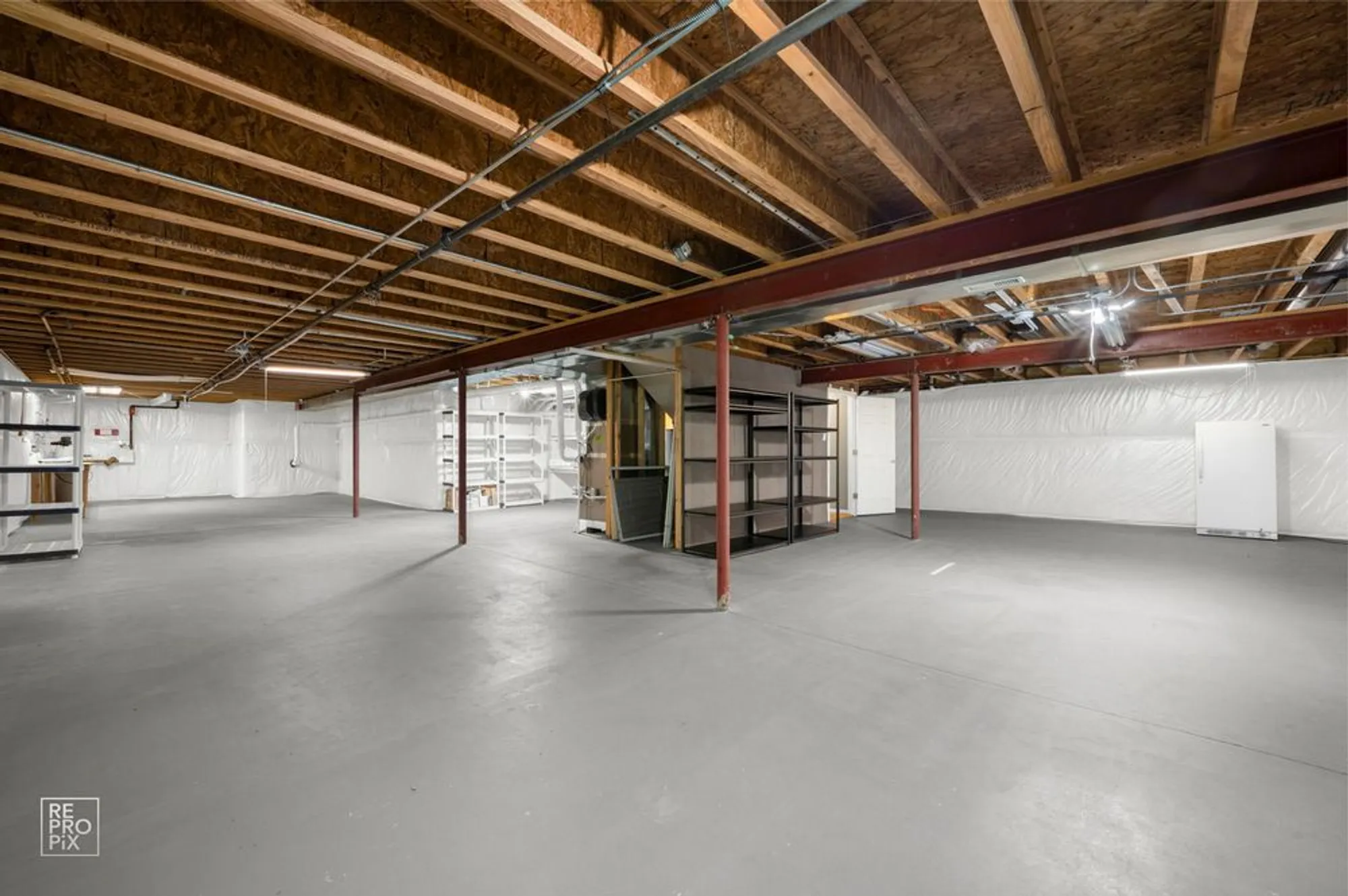 Property Slideshow image 15 of 25 | 1870 hampshire dr, Hoffman Estates, IL, 60192