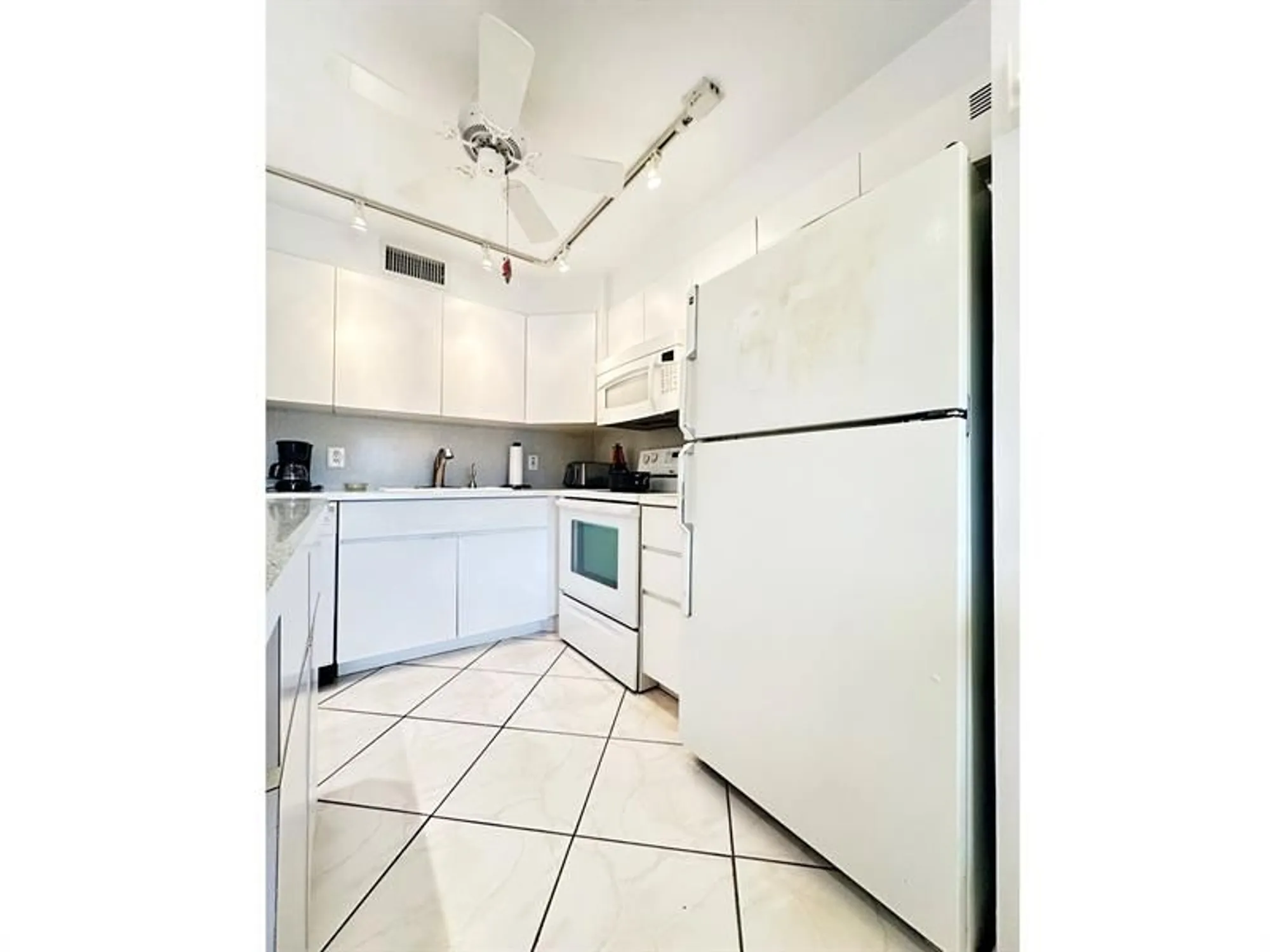 Property Slideshow image 3 of 65 | 519 tilford x # 519, Deerfield Beach, FL, 33442
