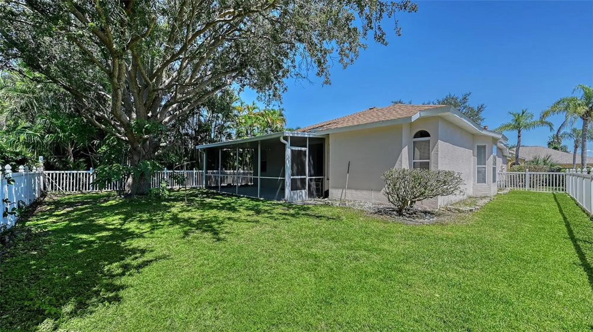 Property Slideshow image 31 of 58 | 6734 w country club ln, Sarasota, FL, 34243