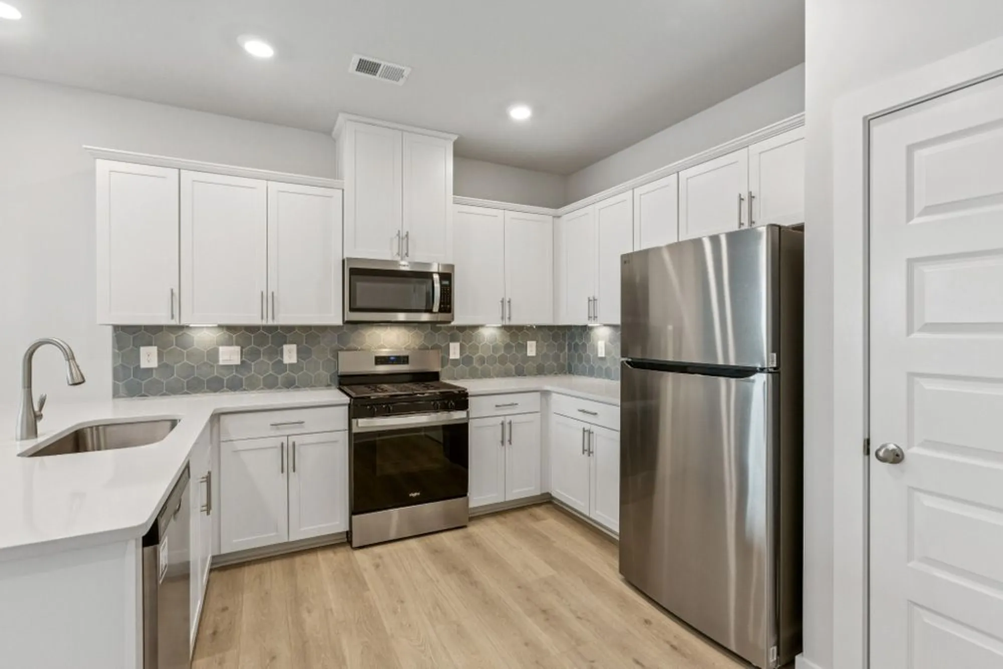 Property Slideshow image 4 of 16 | 2069 holmesburg pvt cir, Gallatin, TN, 37066