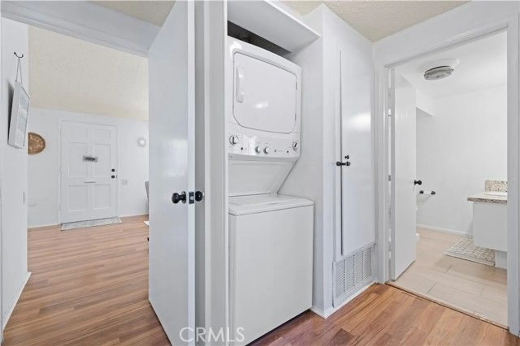 Property Slideshow image 10 of 30 | 19116 avenue of the oaks unit b, Newhall, CA, 91321