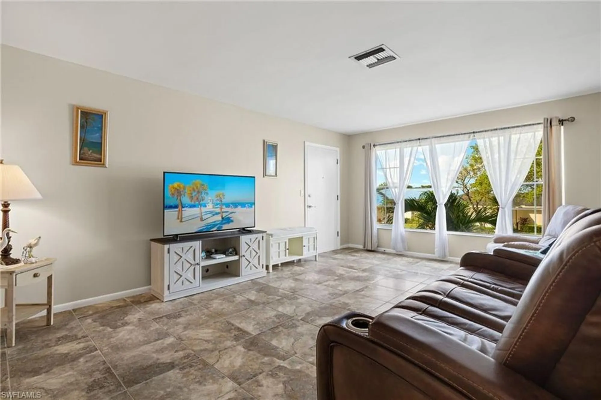 Property Slideshow image 4 of 27 | 1340 s brandywine cir apt 3, Fort Myers, FL, 33919