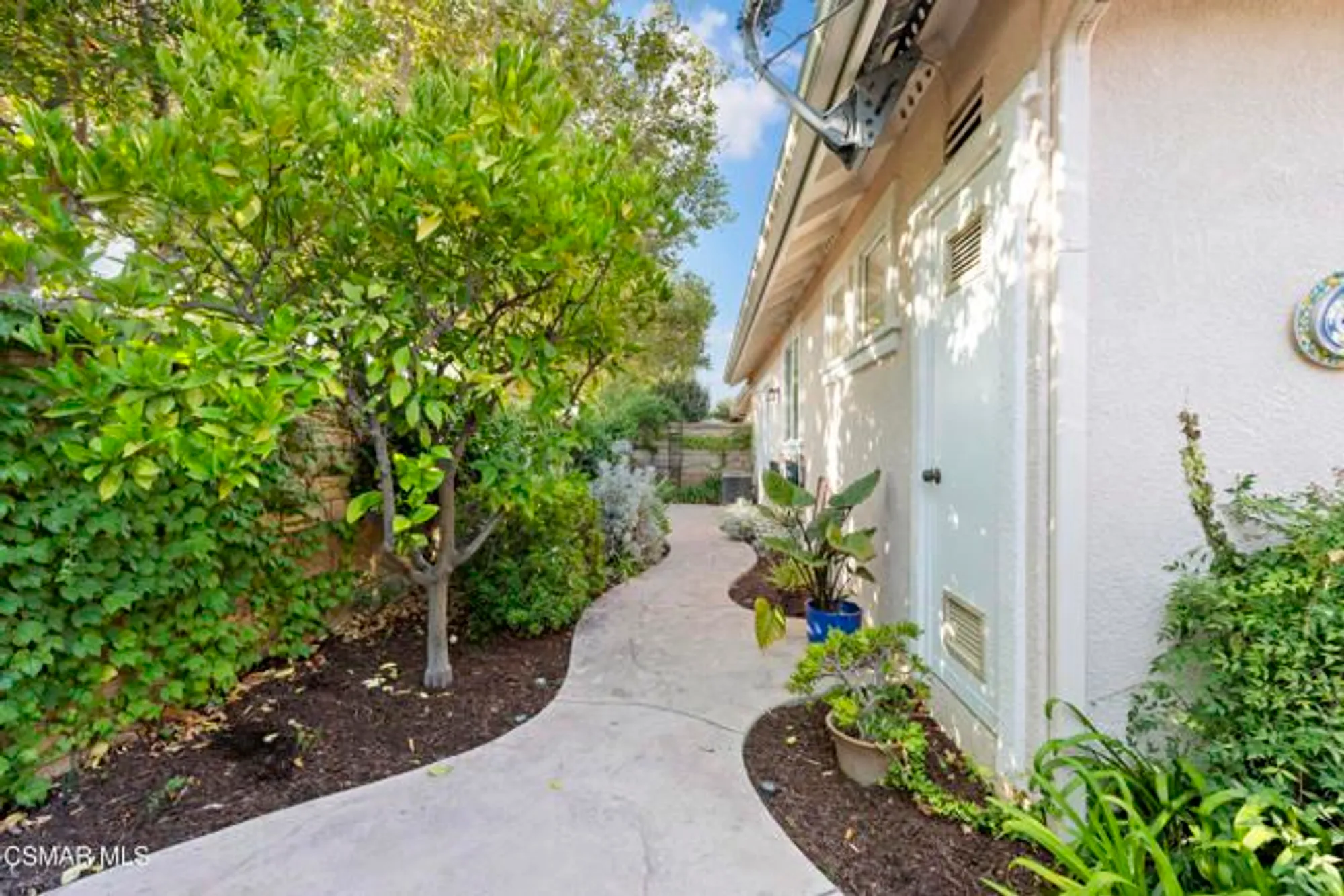 Property Slideshow image 25 of 38 | 2059 tulip ave, Simi Valley, CA, 93063