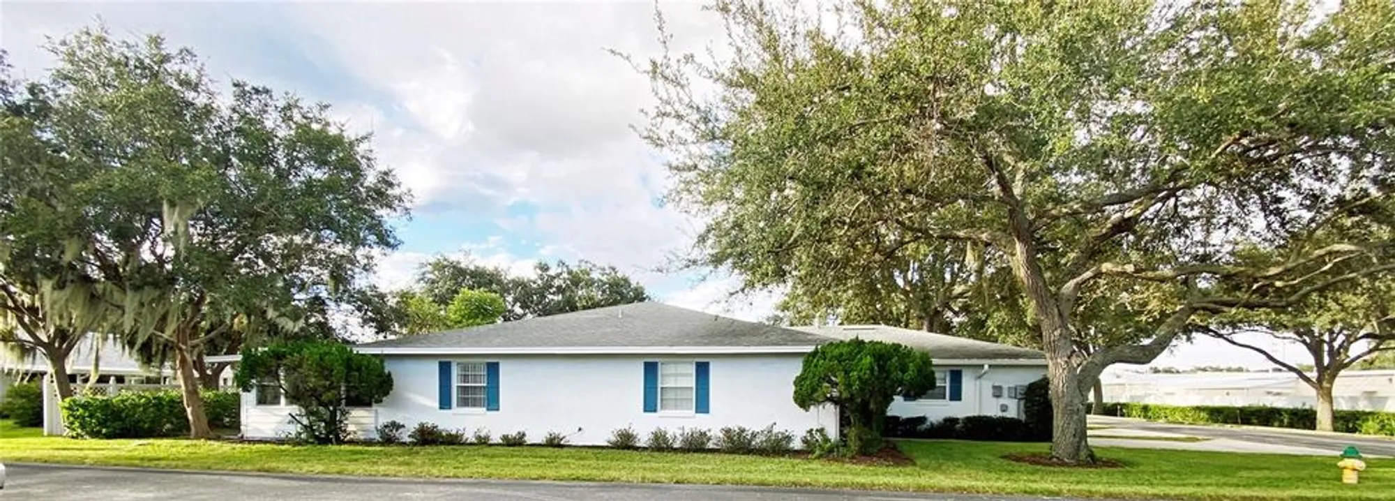 Property Slideshow image 3 of 13 | 1518 oakview cir, Winter Haven, FL, 33880