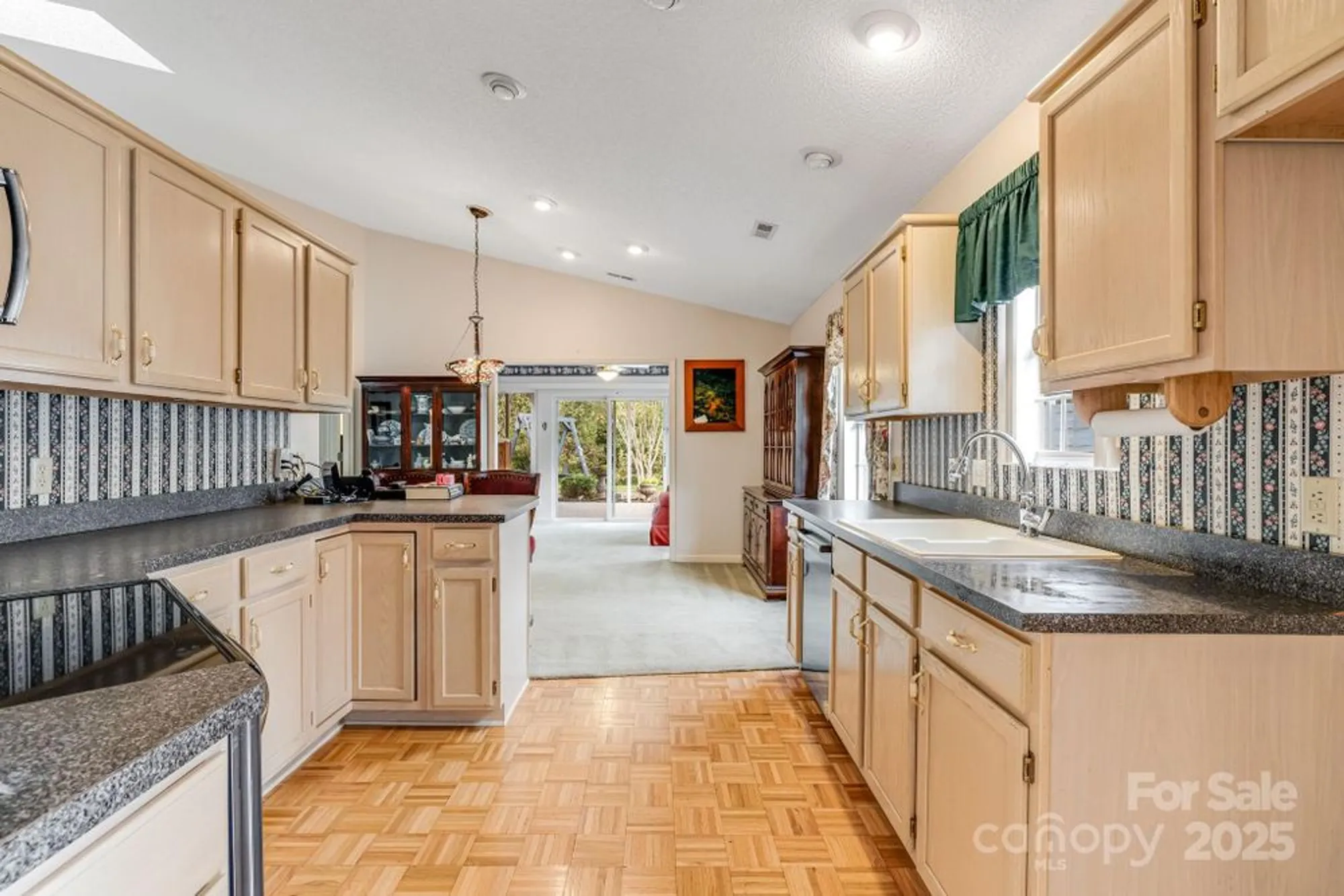 Property Slideshow image 18 of 34 | 11 heather way d, Candler, NC, 28715