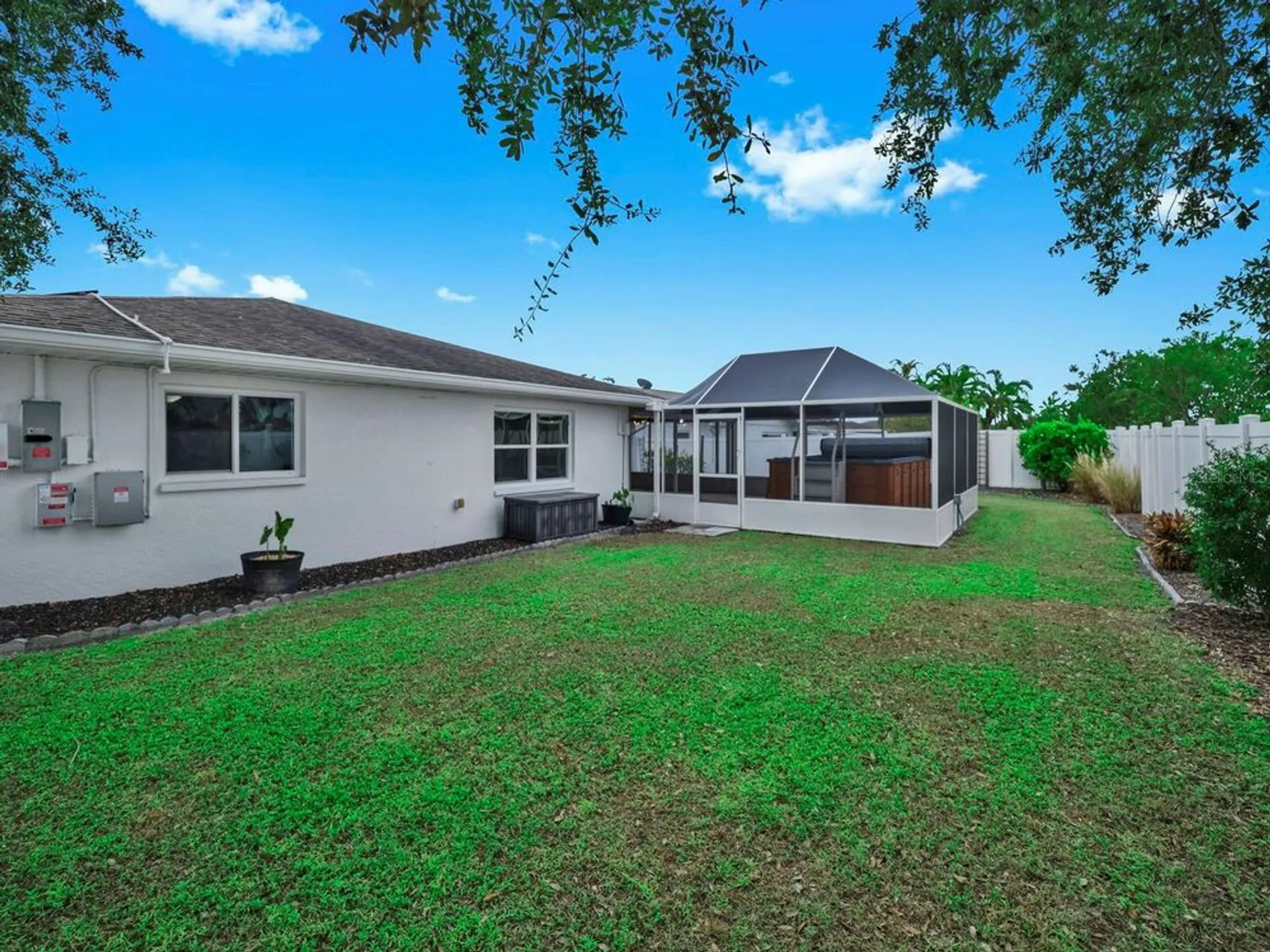 Property Slideshow image 11 of 41 | 663 allegheny dr, Sun City Center, FL, 33573