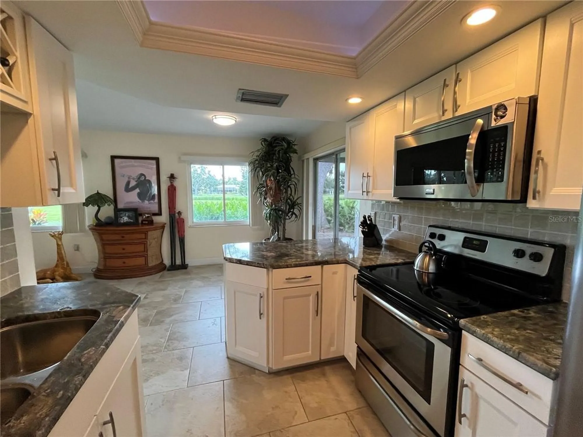 Property Slideshow image 19 of 52 | 3337 spring mill cir, Sarasota, FL, 34239