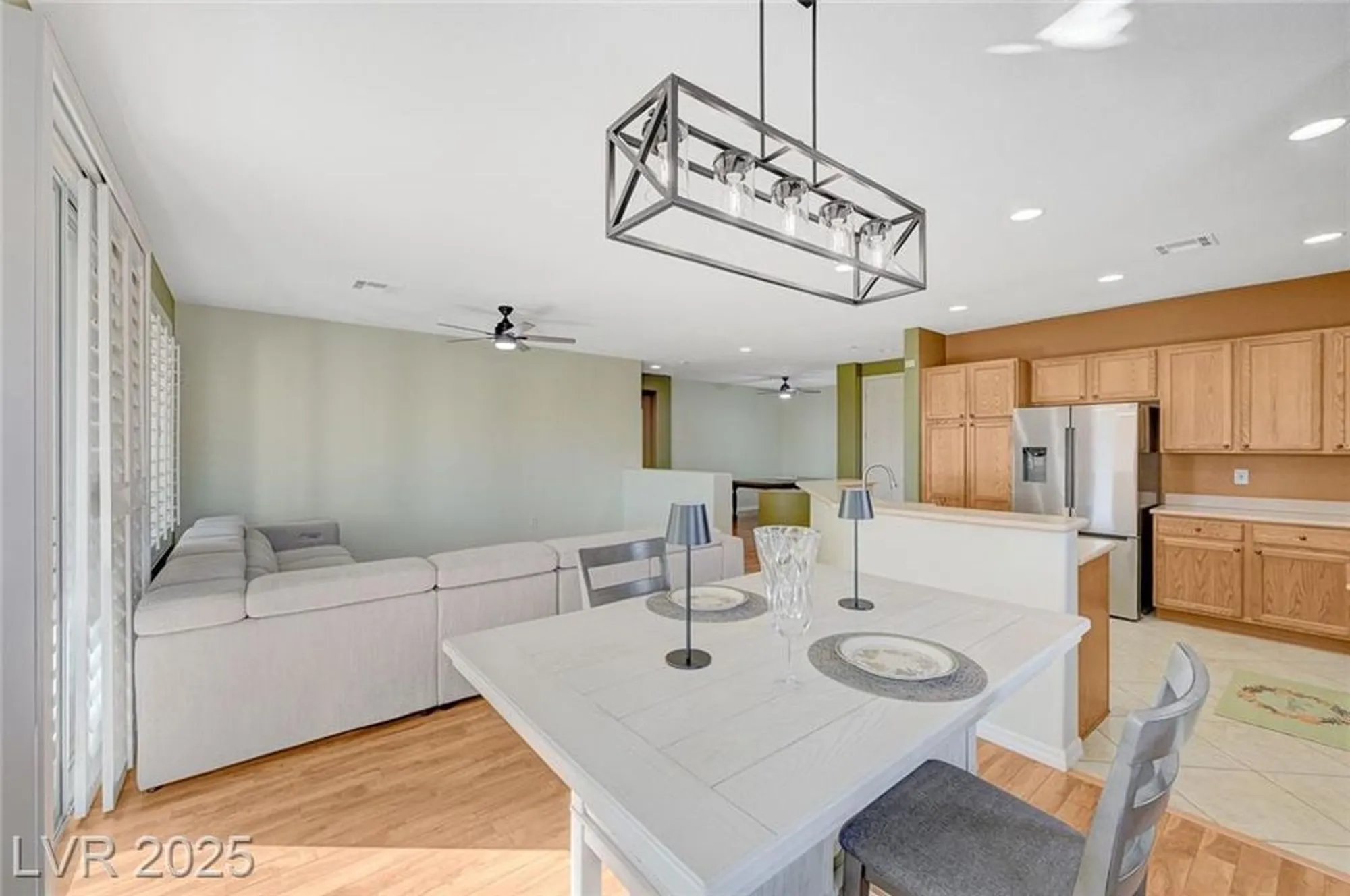 Property Slideshow image 15 of 72 | 4956 momenti st, Las Vegas, NV, 89135