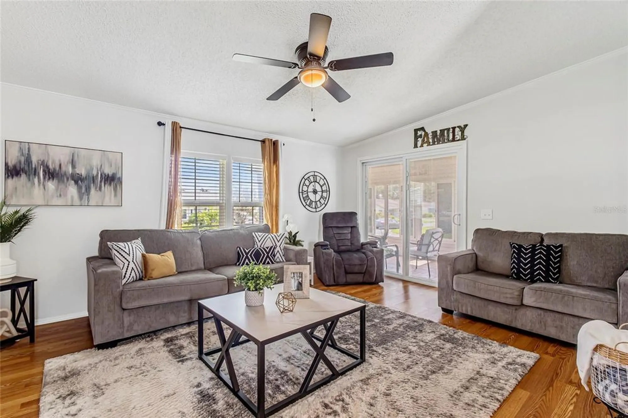 Property Slideshow image 7 of 38 | 25333 casa del lago ln, Leesburg, FL, 34748