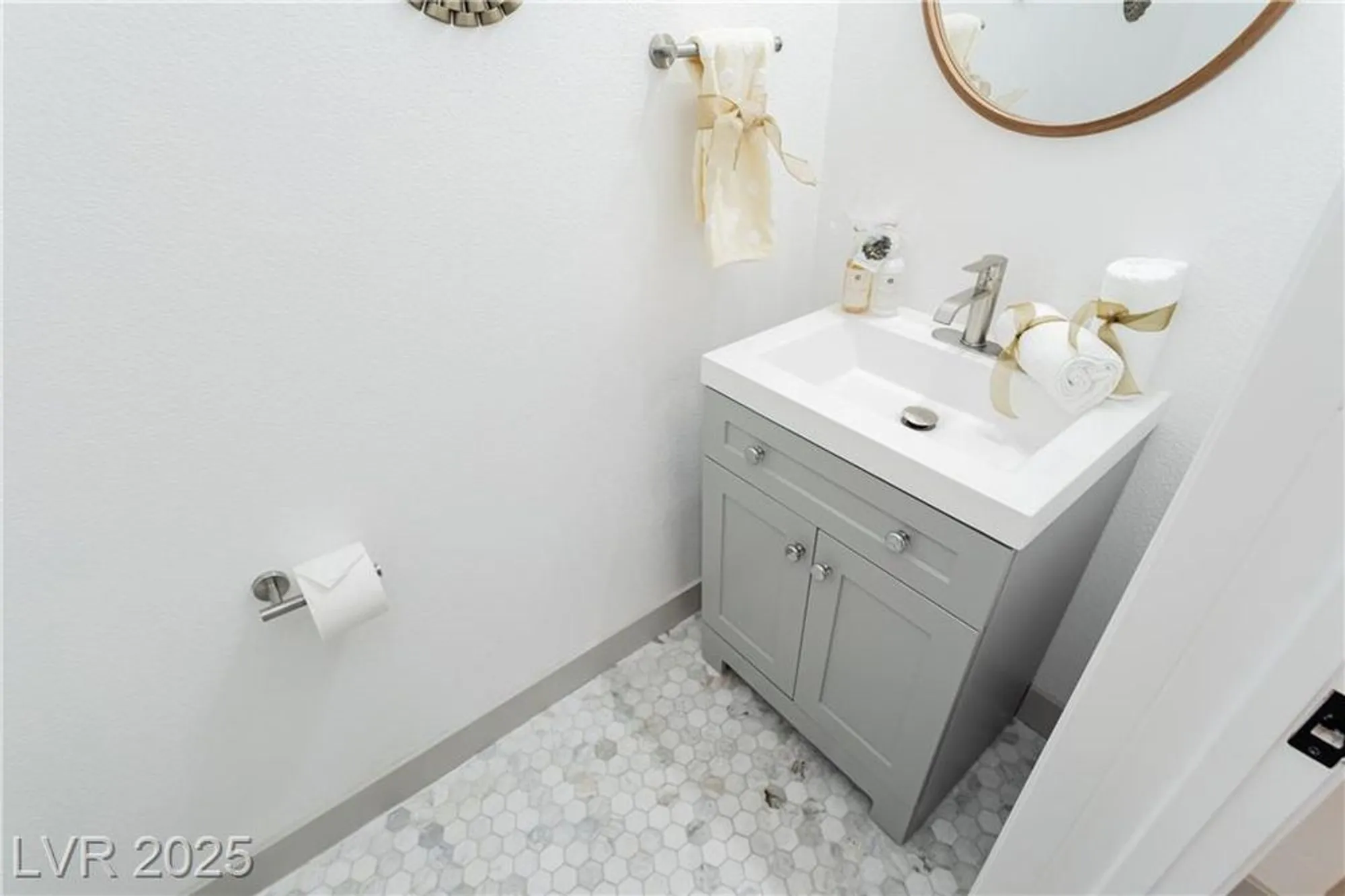 Property Slideshow image 15 of 72 | 2589 evansville ave, Henderson, NV, 89052