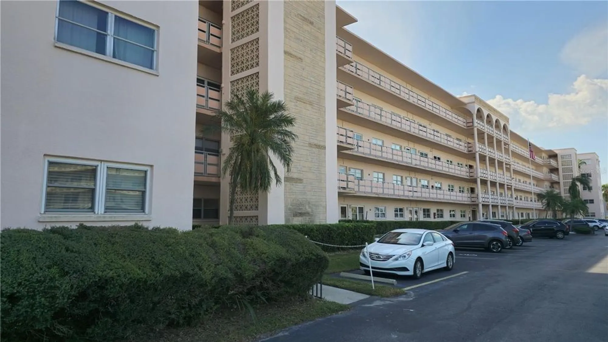 Property Slideshow image 1 of 24 | 5623 80th st n unit 510, St Petersburg, FL, 33709