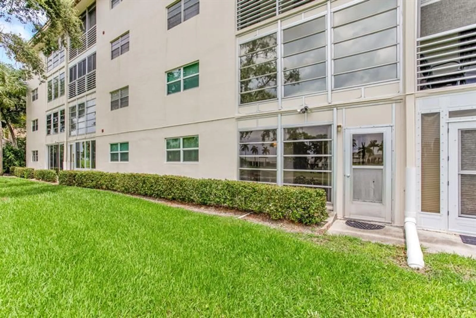 Property Slideshow image 25 of 40 | 3303 aruba way m1, Coconut Creek, FL, 33066