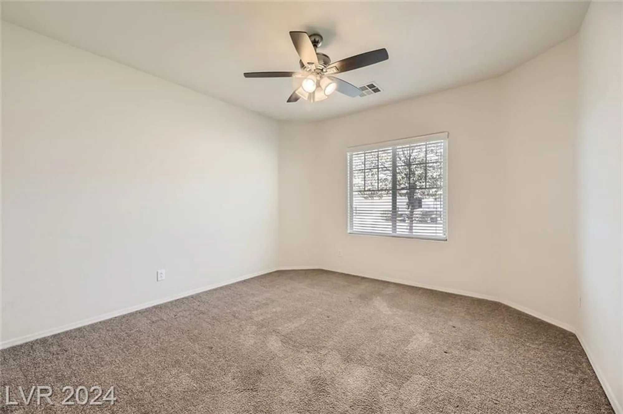 Property Slideshow image 20 of 32 | 3306 american mustang ct, Las Vegas, NV, 89122