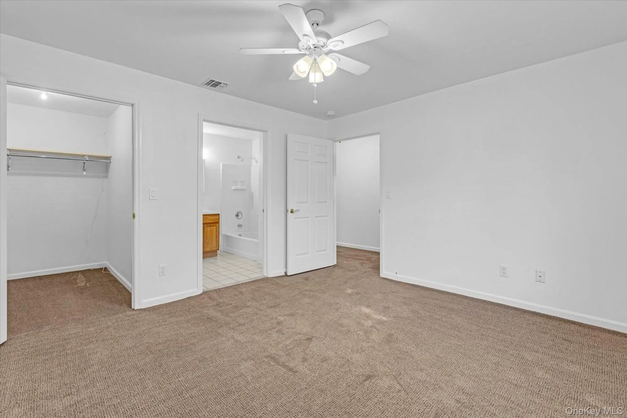 Property Slideshow image 9 of 26 | 911 altessa blvd, Melville, NY, 11747