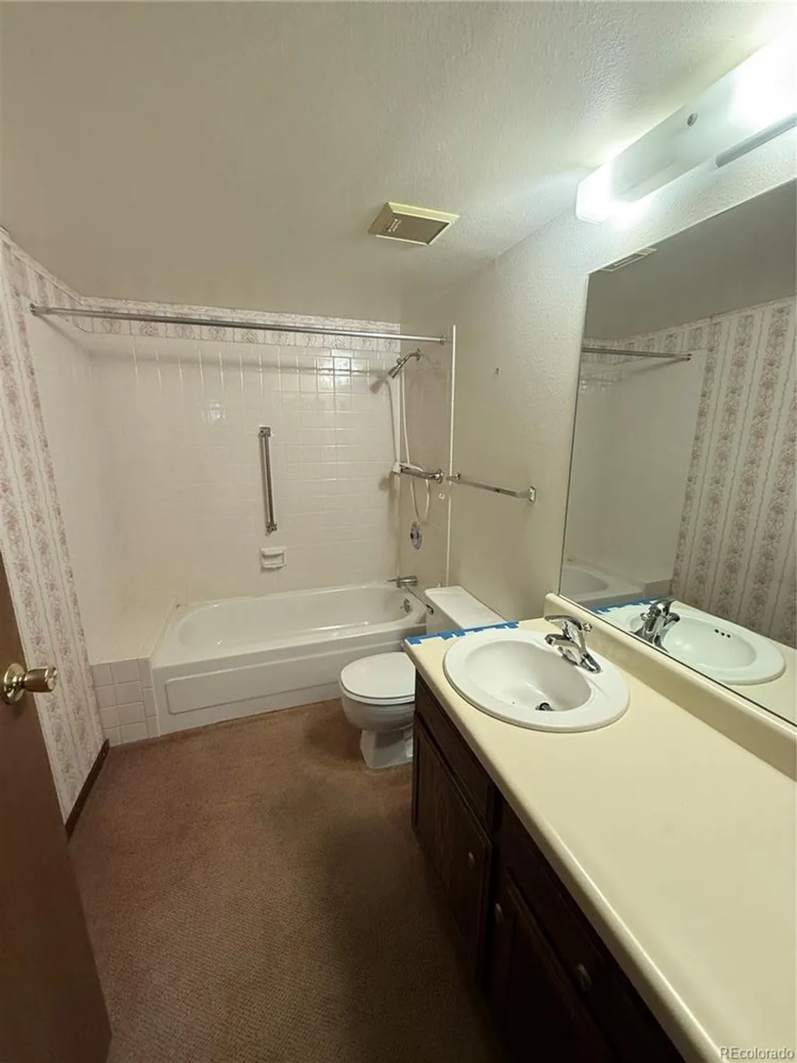 Property Slideshow image 5 of 8 | 13800 e marina dr 112, Aurora, CO, 80014