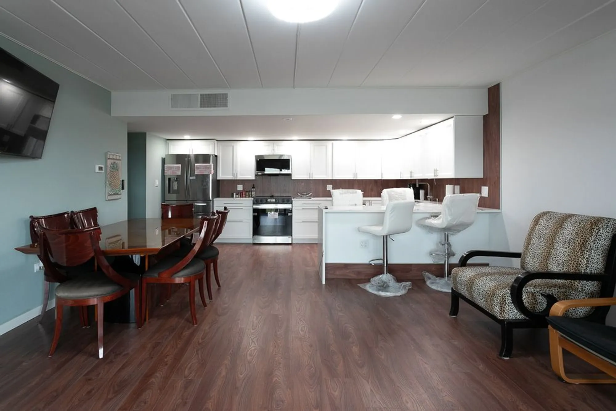 Property Slideshow image 28 of 32 | 2900 maple ave 19e, Downers Grove, IL, 60515