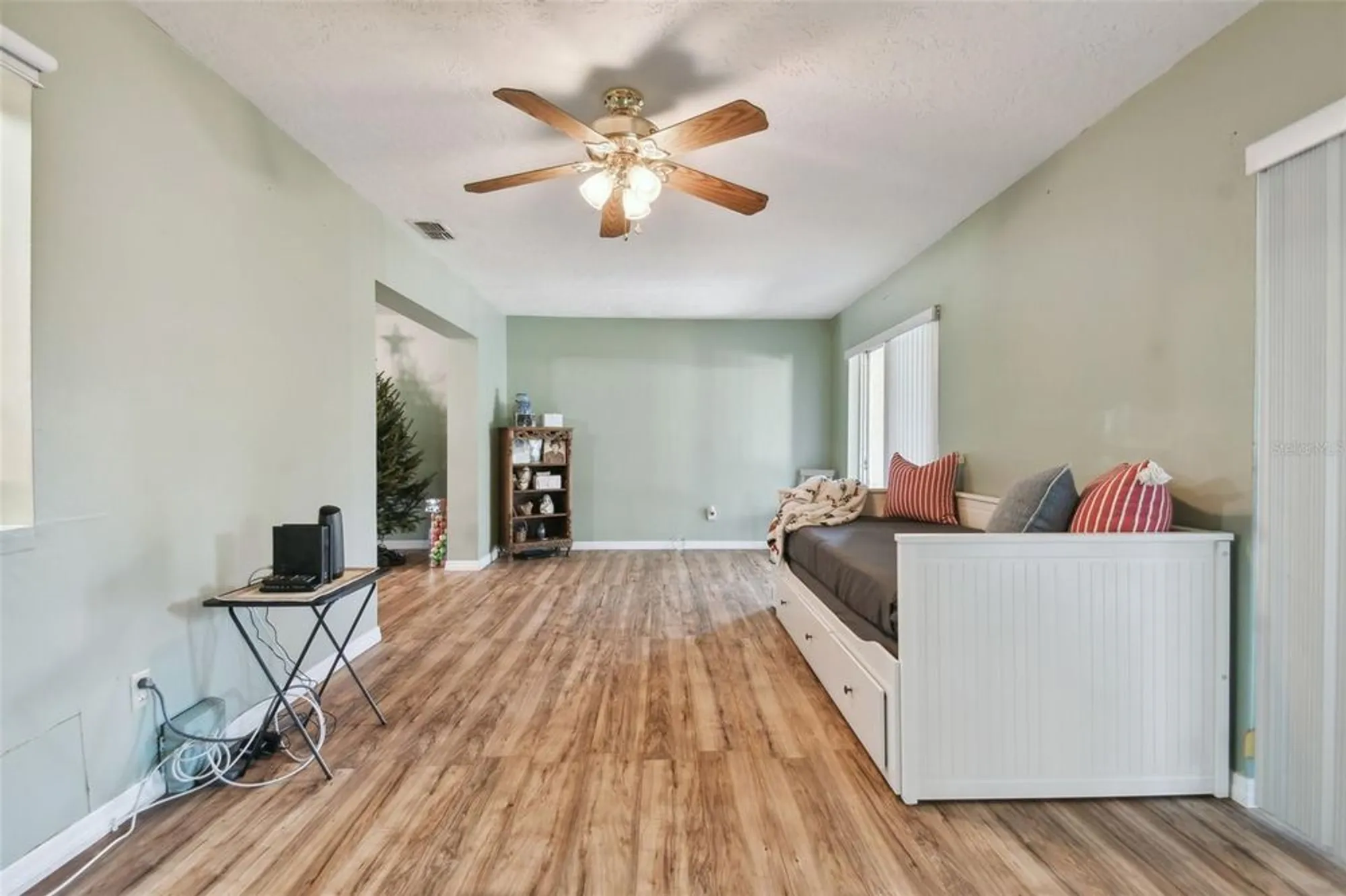 Property Slideshow image 18 of 82 | 918 windward way, Palm Harbor, FL, 34685